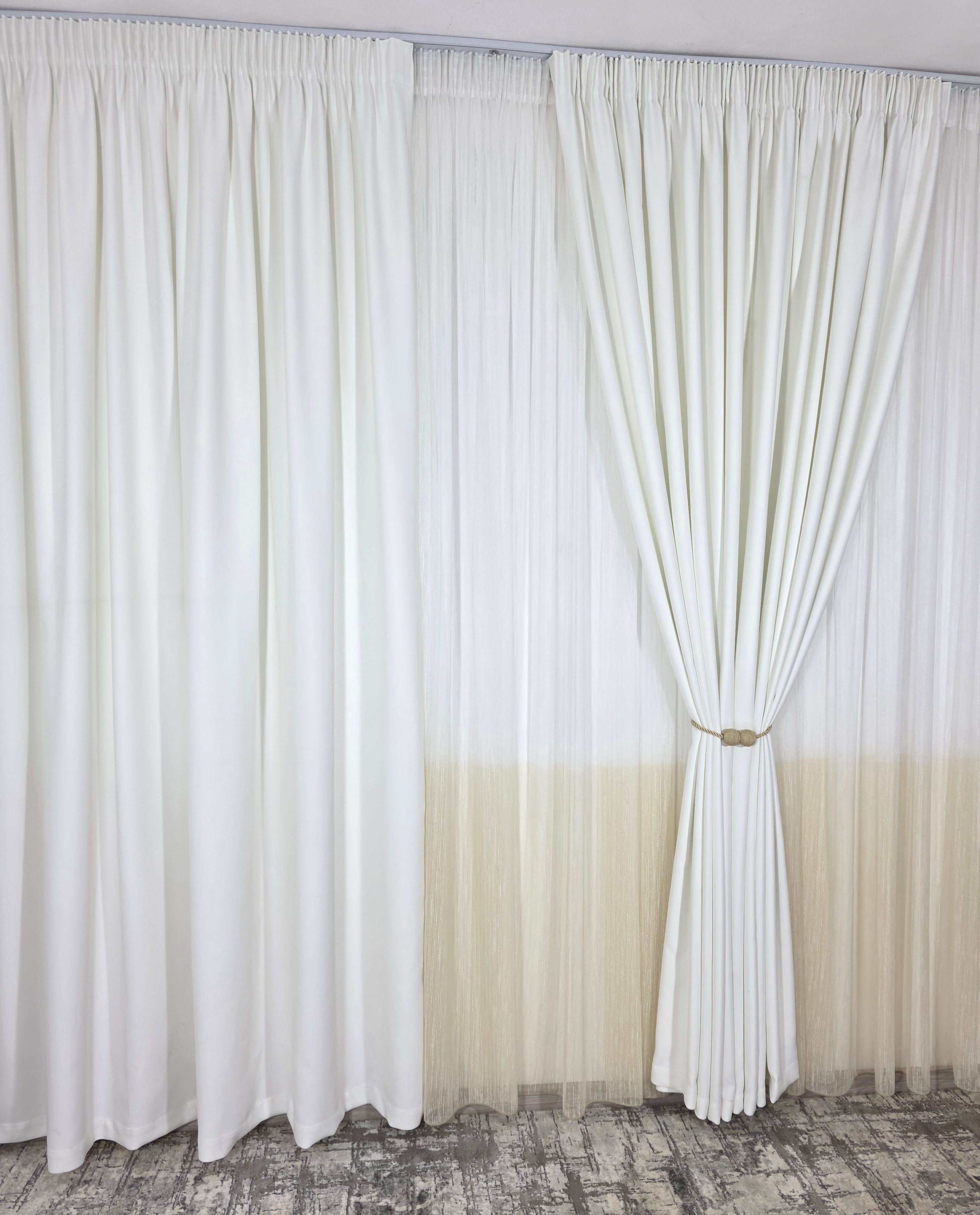 Set Blanca: perdea in doua culori alb-crem tip borangic si draperie blackout alb