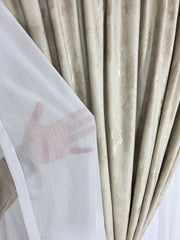 Draperie Milano din Catifea Crem cu Insertii Aurii – Ideala pentru Livinguri Luminoase cu Canapele Crem, Bej sau Cappuccino si Mobilier din Lemn Natur sau Alb – Confectionata pe Comanda