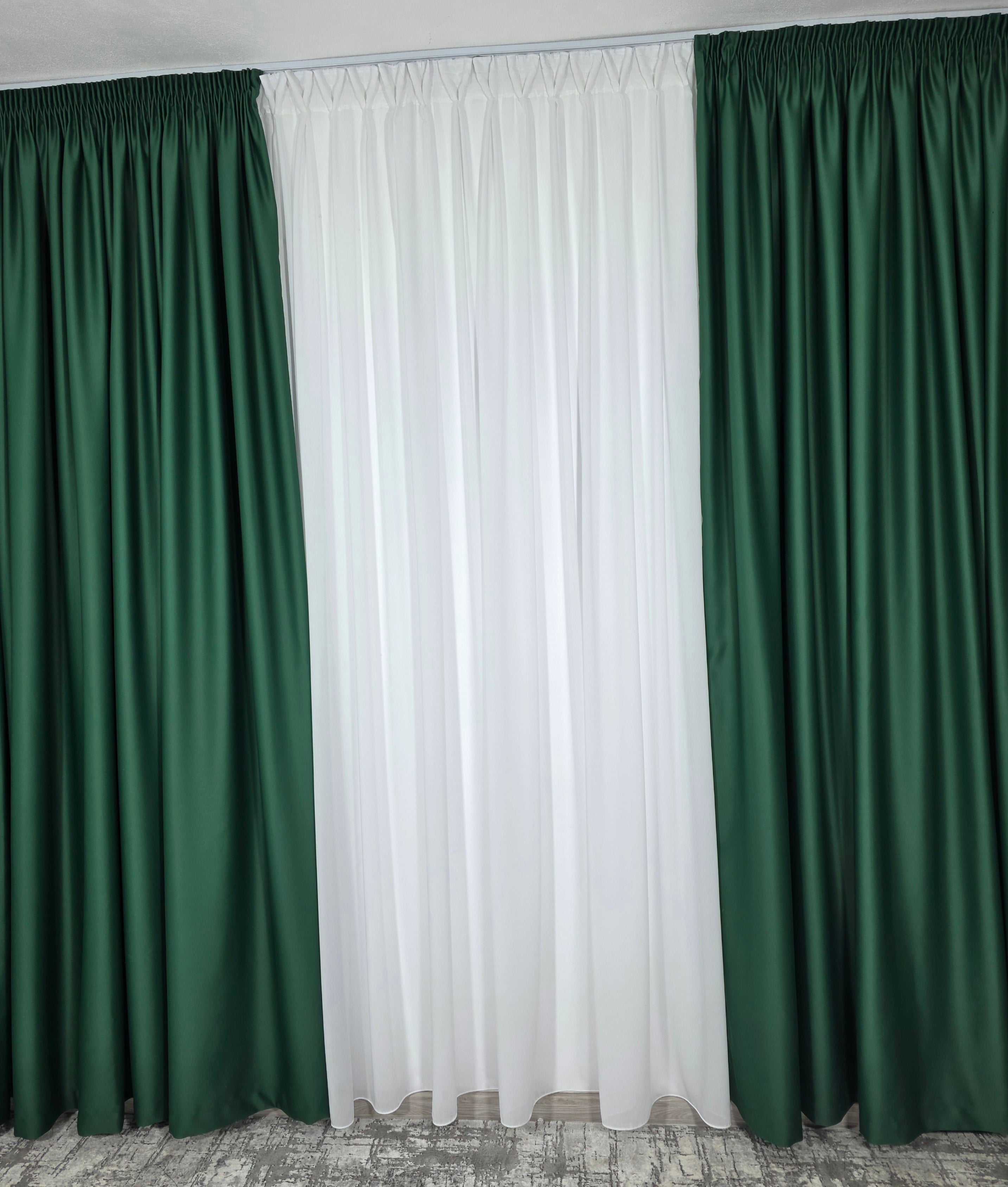Colectia Blackout: Perdea Matase Alba Si Draperie Verde Smarald Blackout 98%