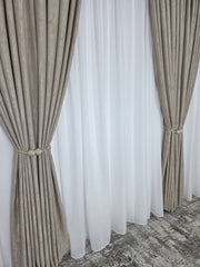 Colectia Lucy: perdea alba simpla voal si draperie bej cu model de vopsea decorativa