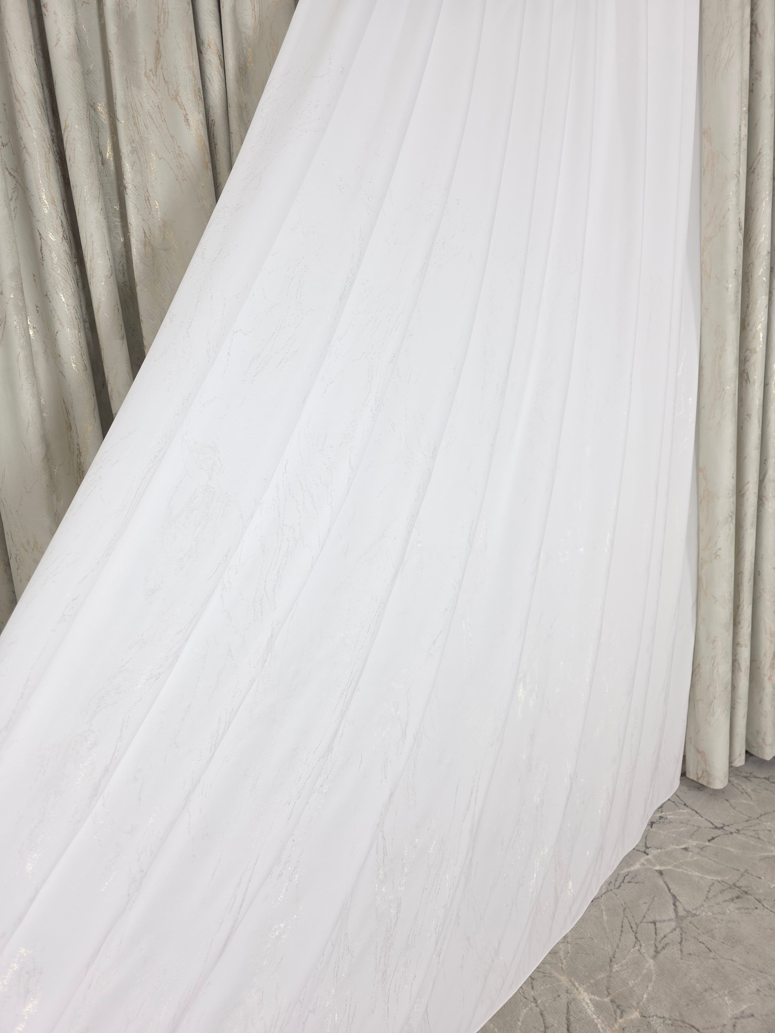 Colectia Venetia: perdea din matase cu insertii aurii varianta 3 si draperie din catifea cu insertii aurii - Ivoire
