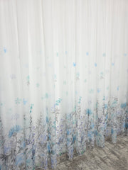 Set Argint Nordic – Perdea din Voal cu Model Floral si Draperie Gri – Ideal pentru Livinguri Moderne cu Canapele Crem, Mobilier Gri sau Alb si Accente Argintii – Confectionat pe Comanda