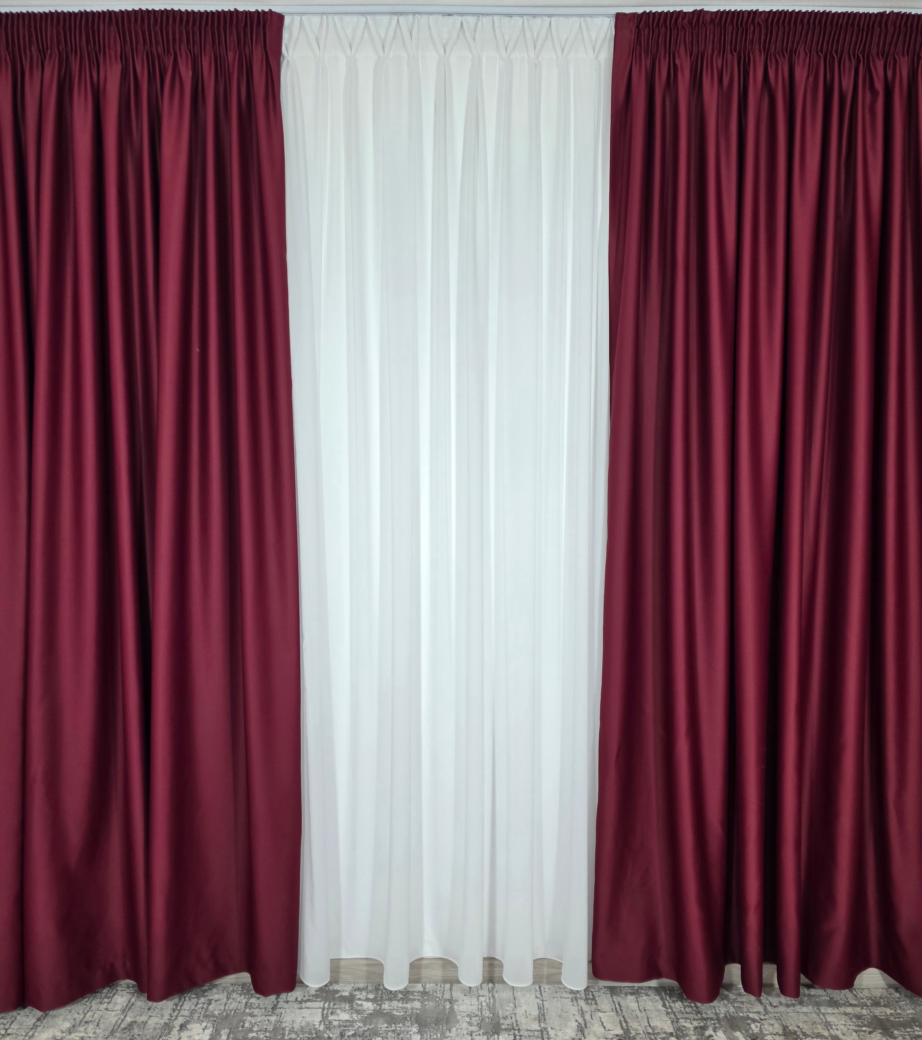 Colectia Blackout: Perdea Matase Alba Si Draperie Bordo Blackout 98%
