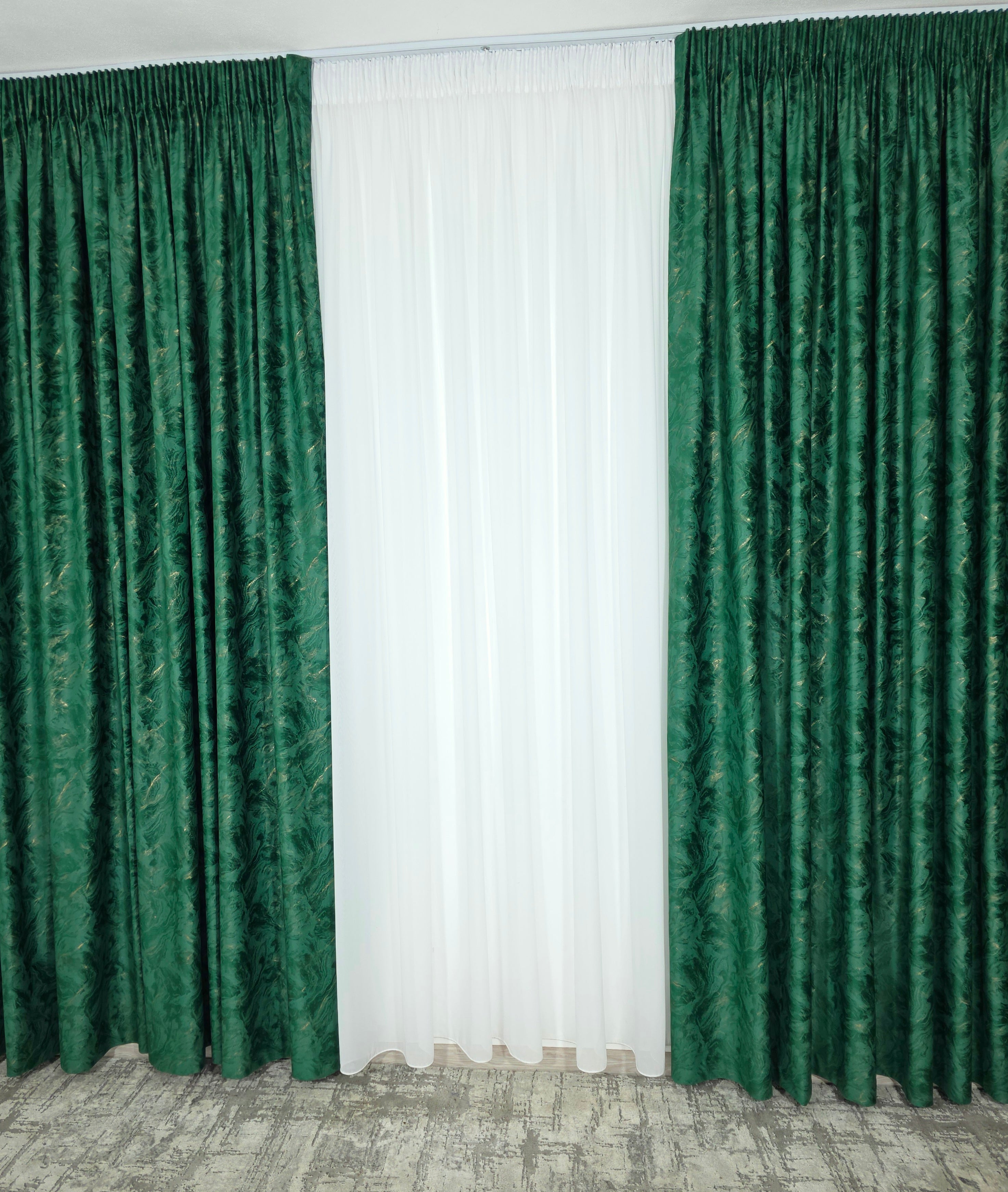 Colectia Dubai Varianta Verde Smarald: Perdea Voal Premium Si Draperie Catifea Cu Insertii