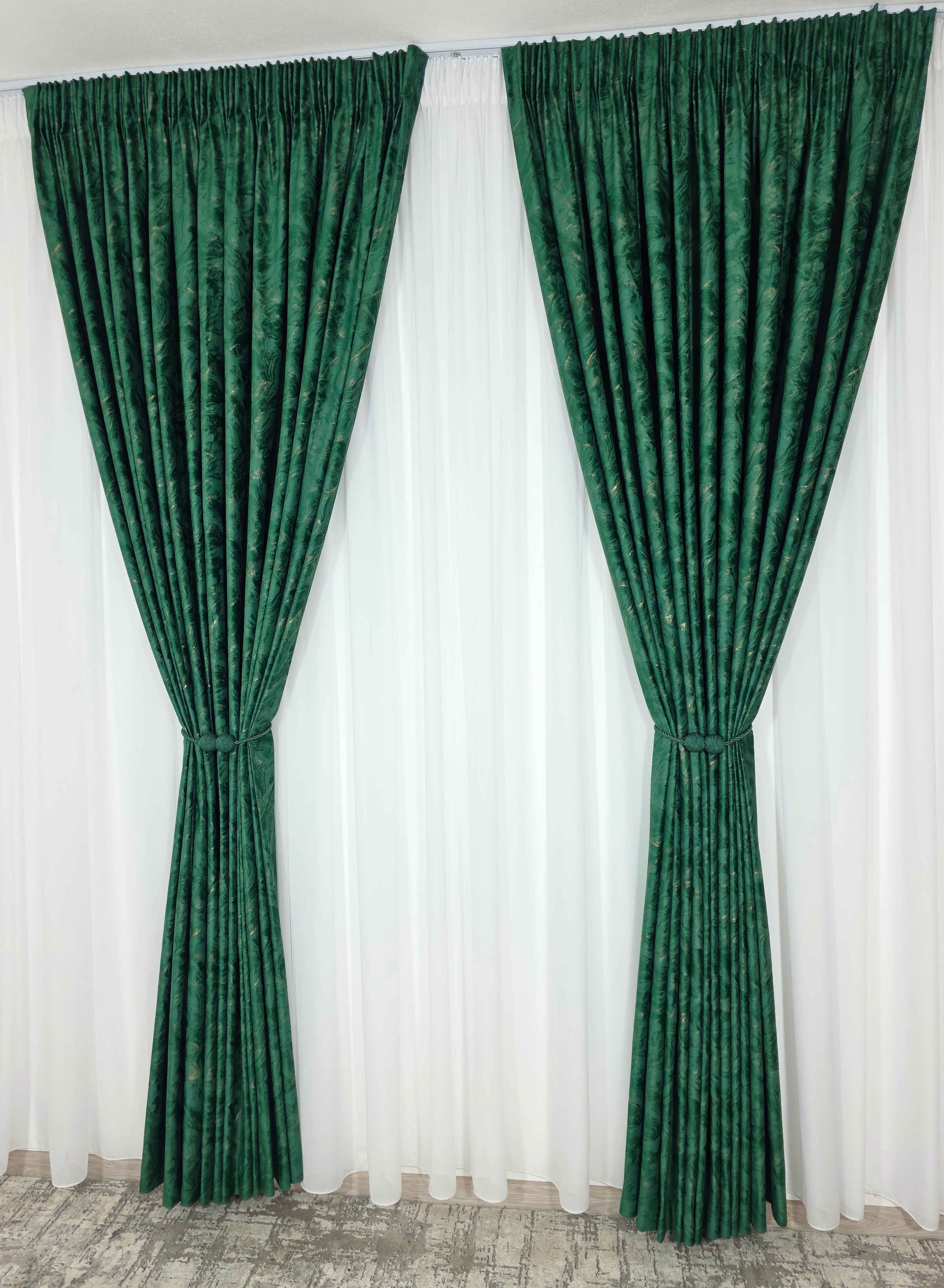Colectia Dubai Varianta Verde Smarald: Perdea Voal Premium Si Draperie Catifea Cu Insertii