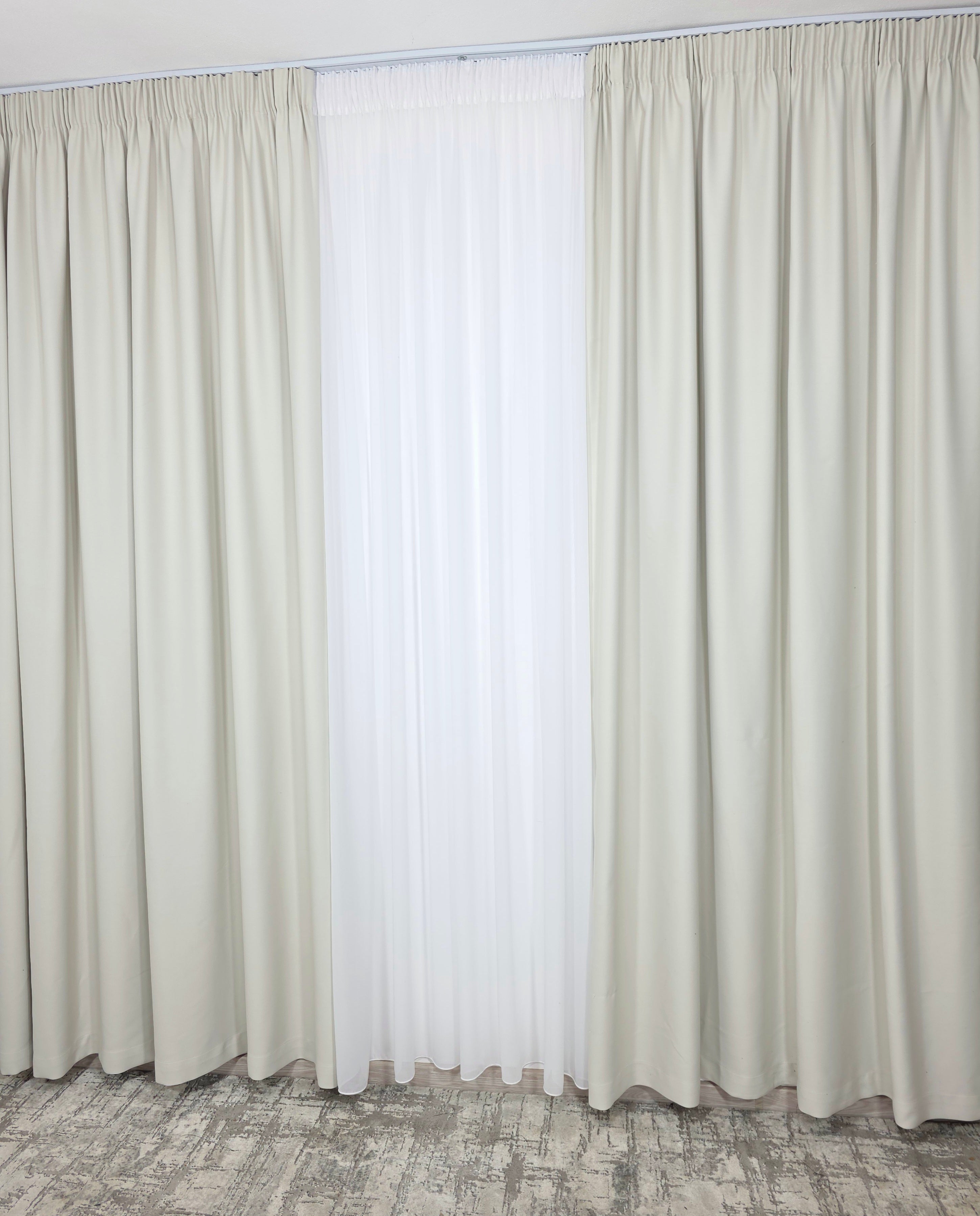 Colectia Blackout: Perdea Matase Alba Si Draperie Ivoire Blackout 80%