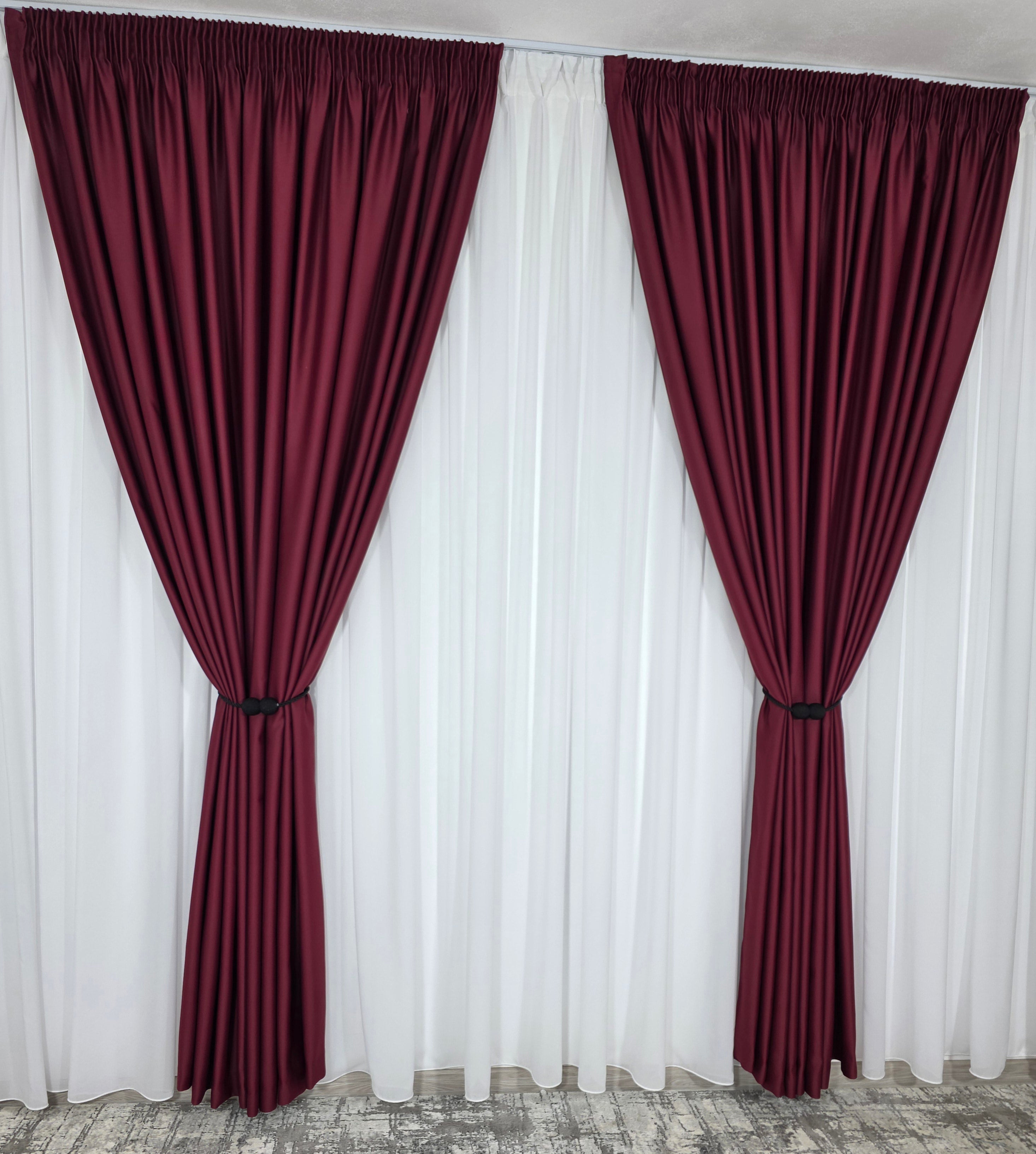 Colectia Blackout: Perdea Matase Alba Si Draperie Bordo Blackout 98%
