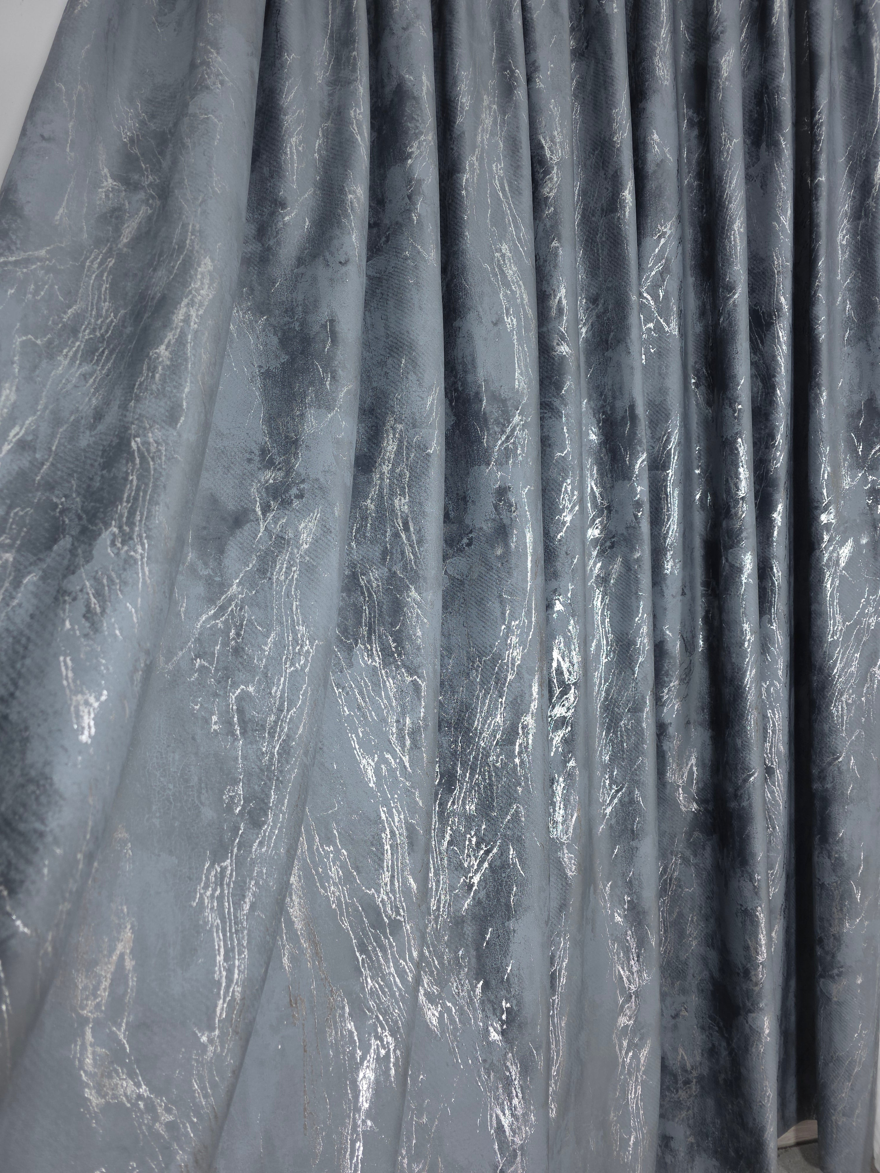 Colectia Venetia: perdea din matase cu insertii argintii varianta 3 si draperie din catifea cu insertii argintii - Gri inchis