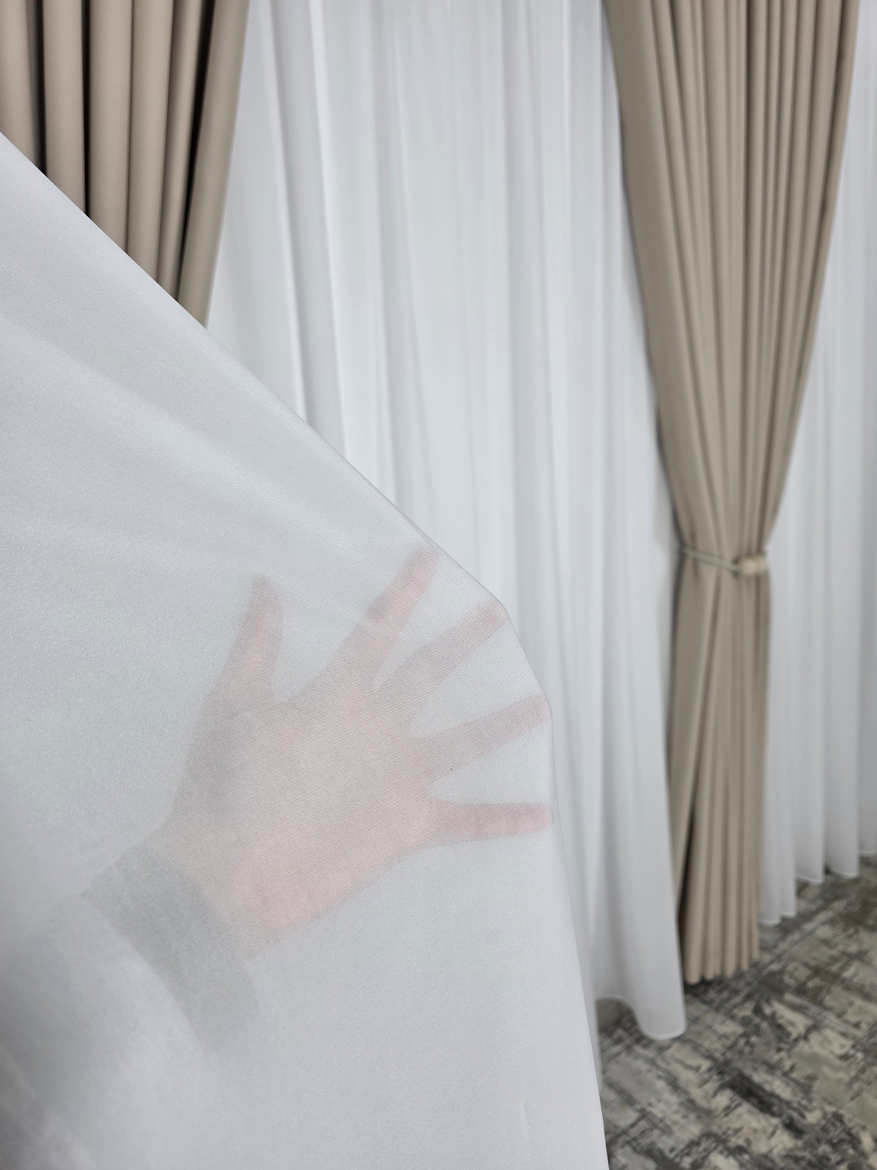 Colectia Blackout: Perdea Matase Alba Si Draperie Crem-Roze Blackout 80%