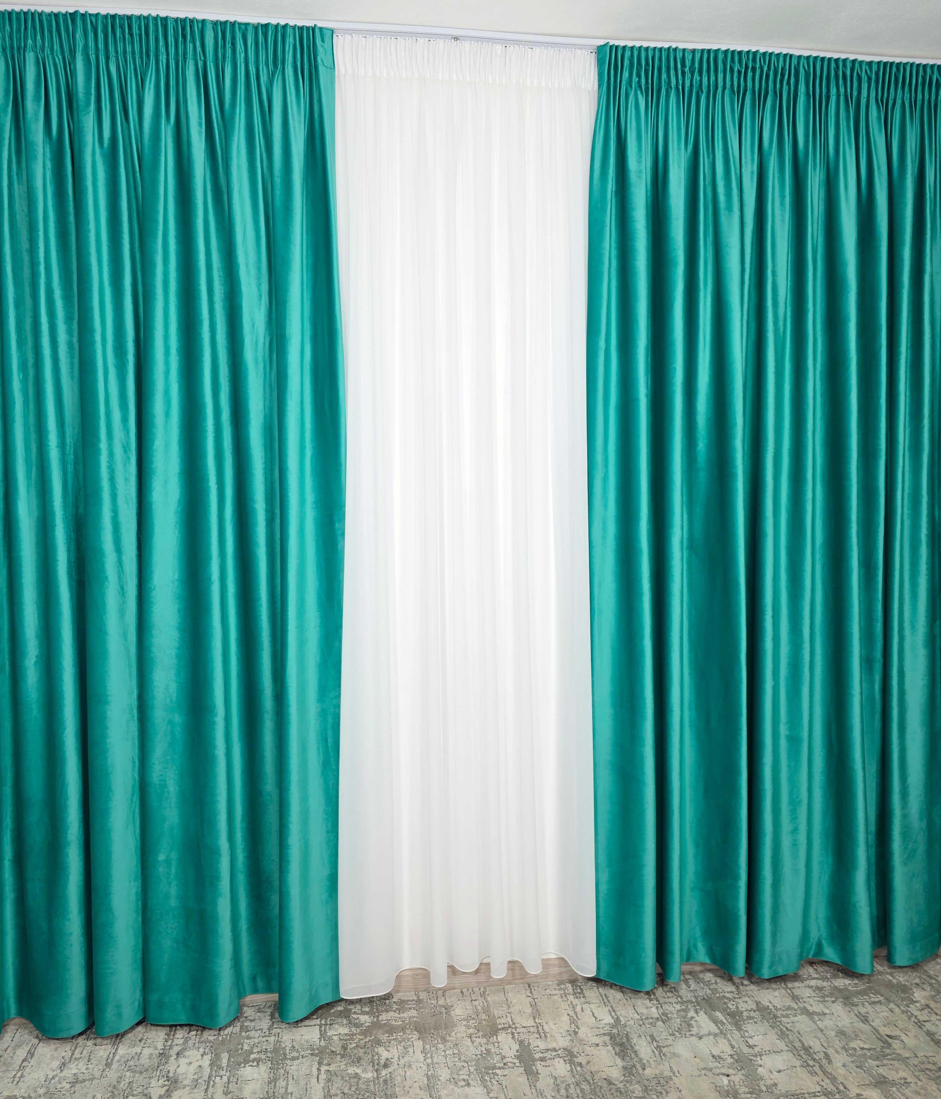 Set Zakynthos: Perdea Voal Premium Si Draperie Catifea Verde Marin