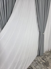 Colectia Blackout: Perdea Matase Alba Si Draperie Gri Cenusiu Blackout 80%