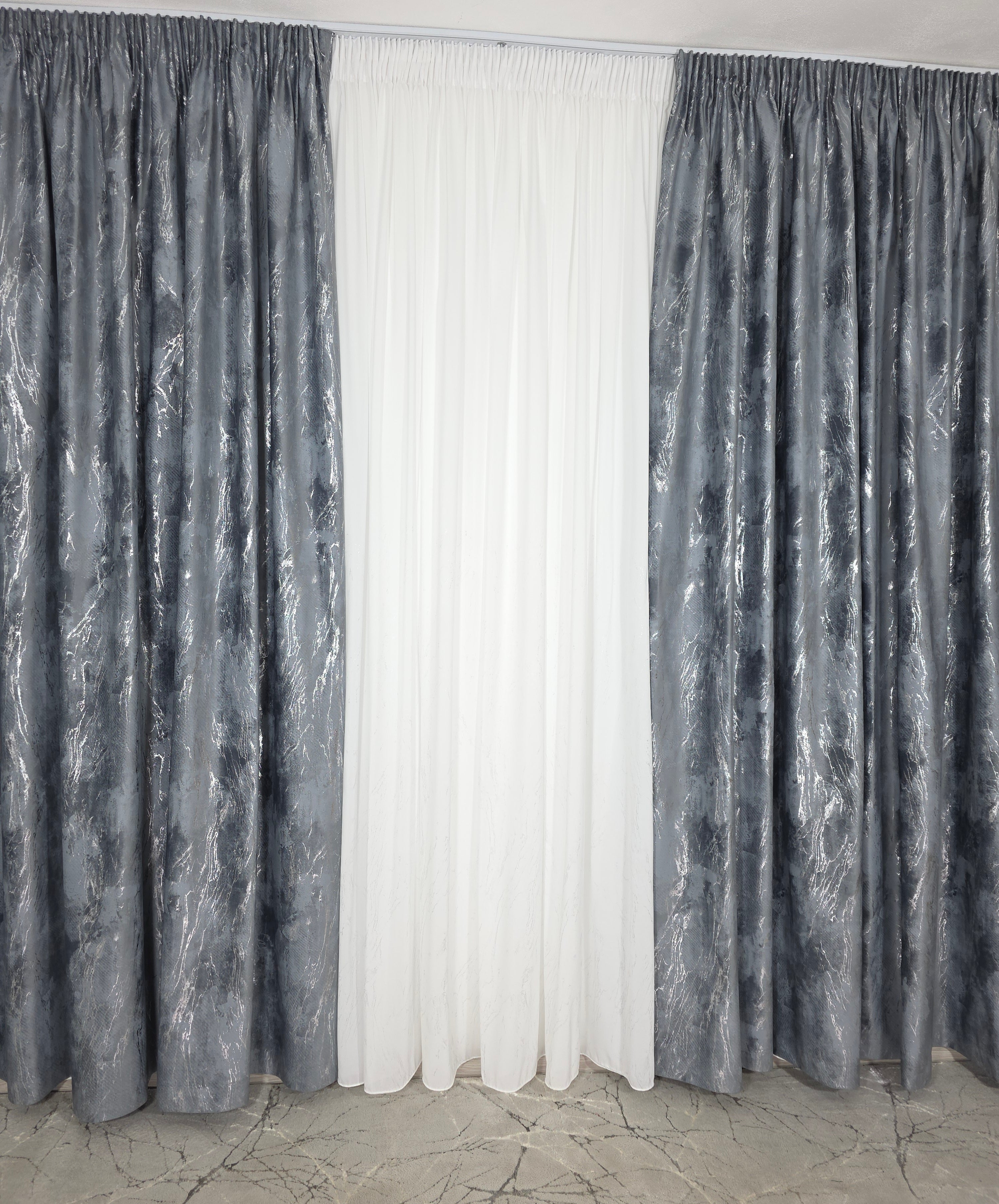Colectia Venetia: perdea din matase cu insertii argintii varianta 3 si draperie din catifea cu insertii argintii - Gri inchis