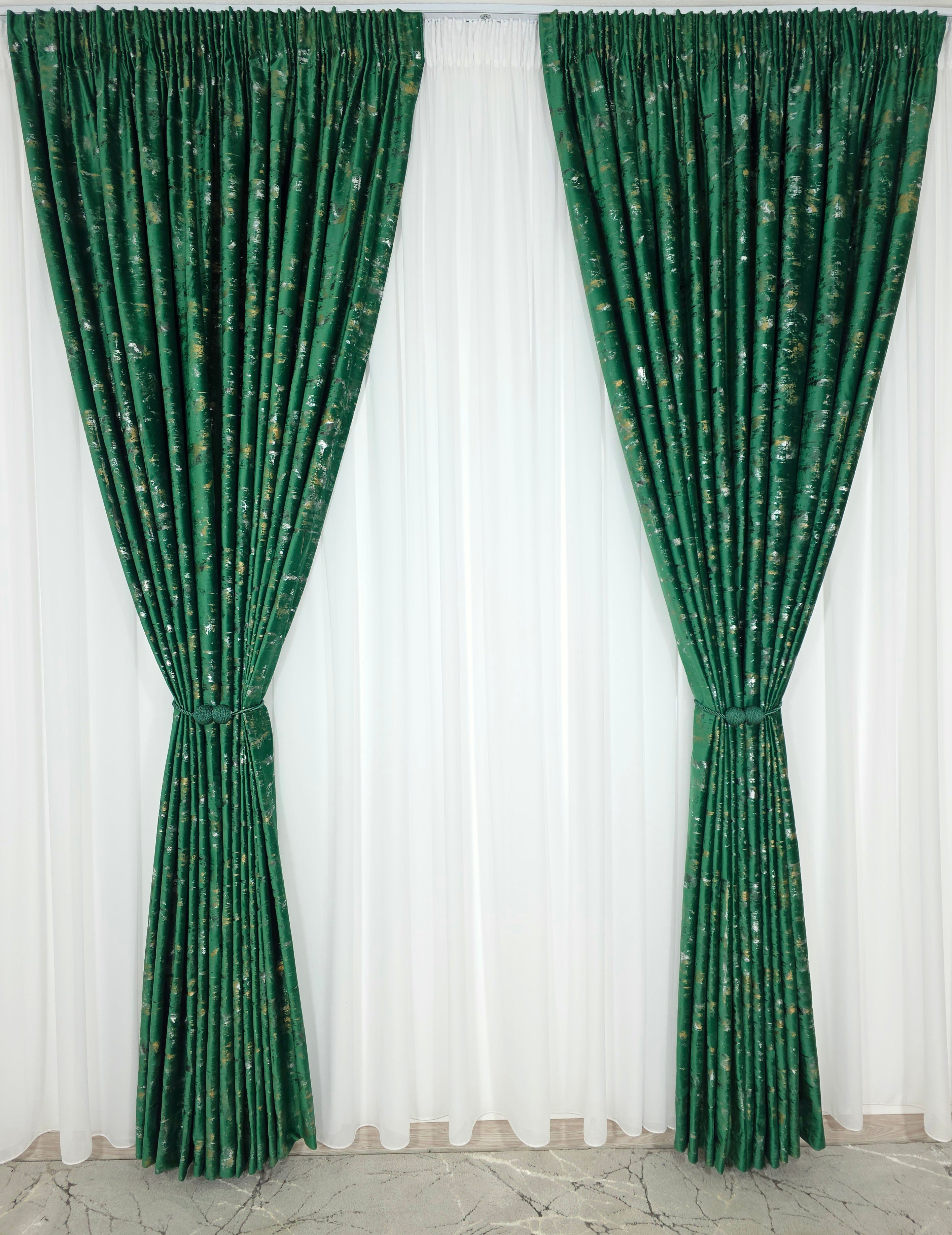 Colectia Elegance: Perdea Voal Premium Si Draperie Catifea Verde Smarald Cu Insertii model Golden