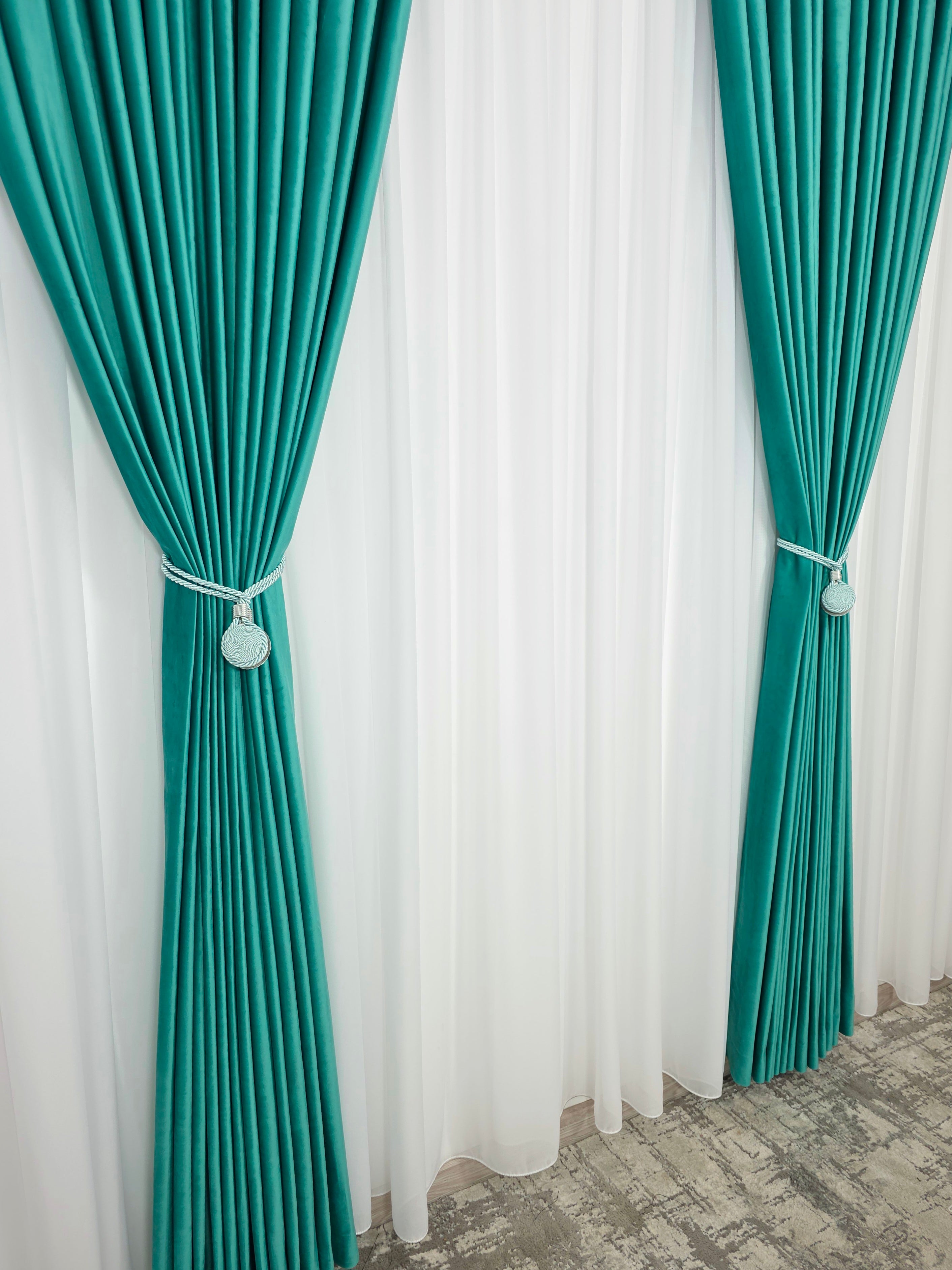 Set Zakynthos: Perdea Voal Premium Si Draperie Catifea Verde Marin