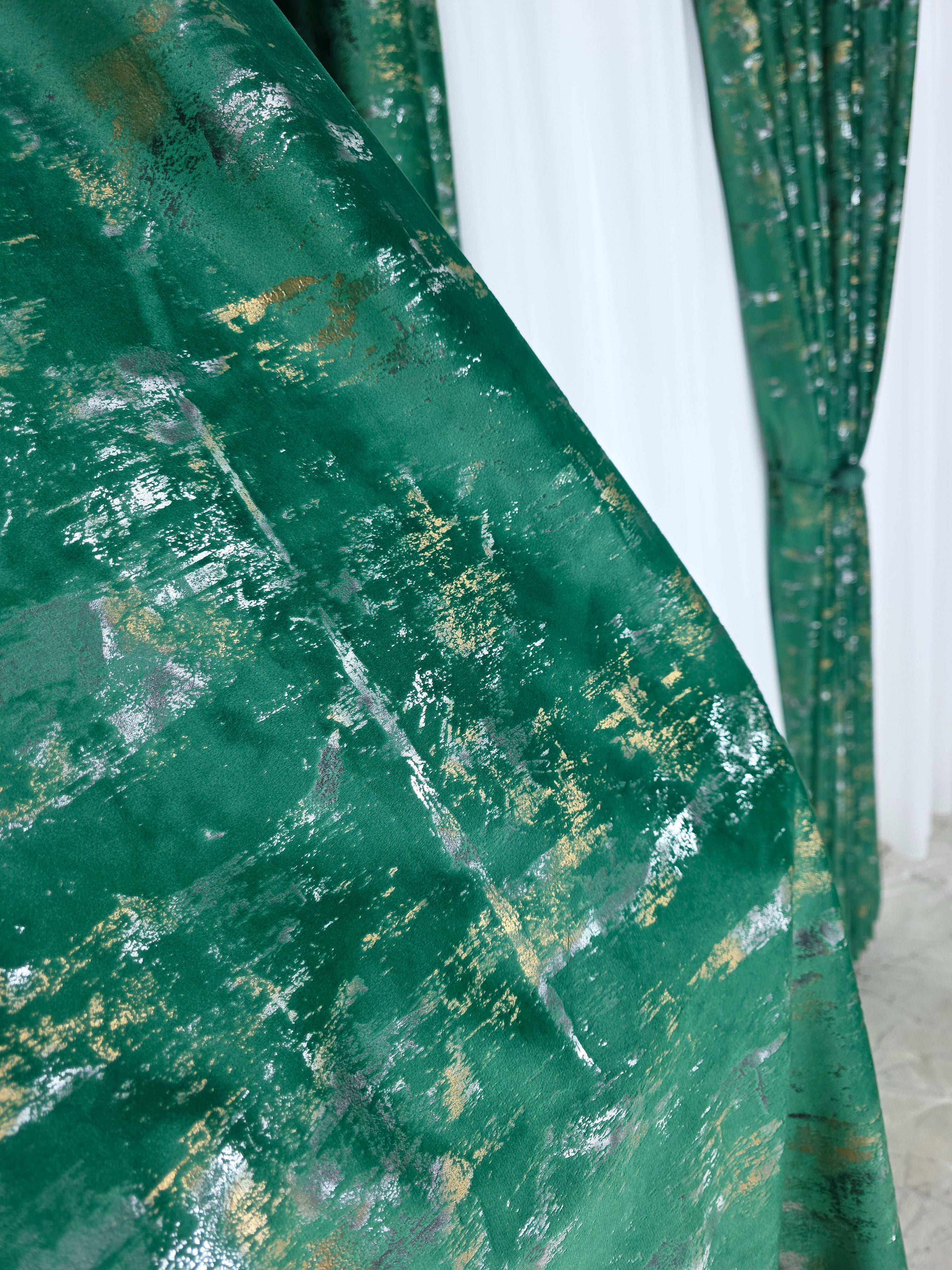 Colectia Elegance: Perdea Voal Premium Si Draperie Catifea Verde Smarald Cu Insertii model Golden