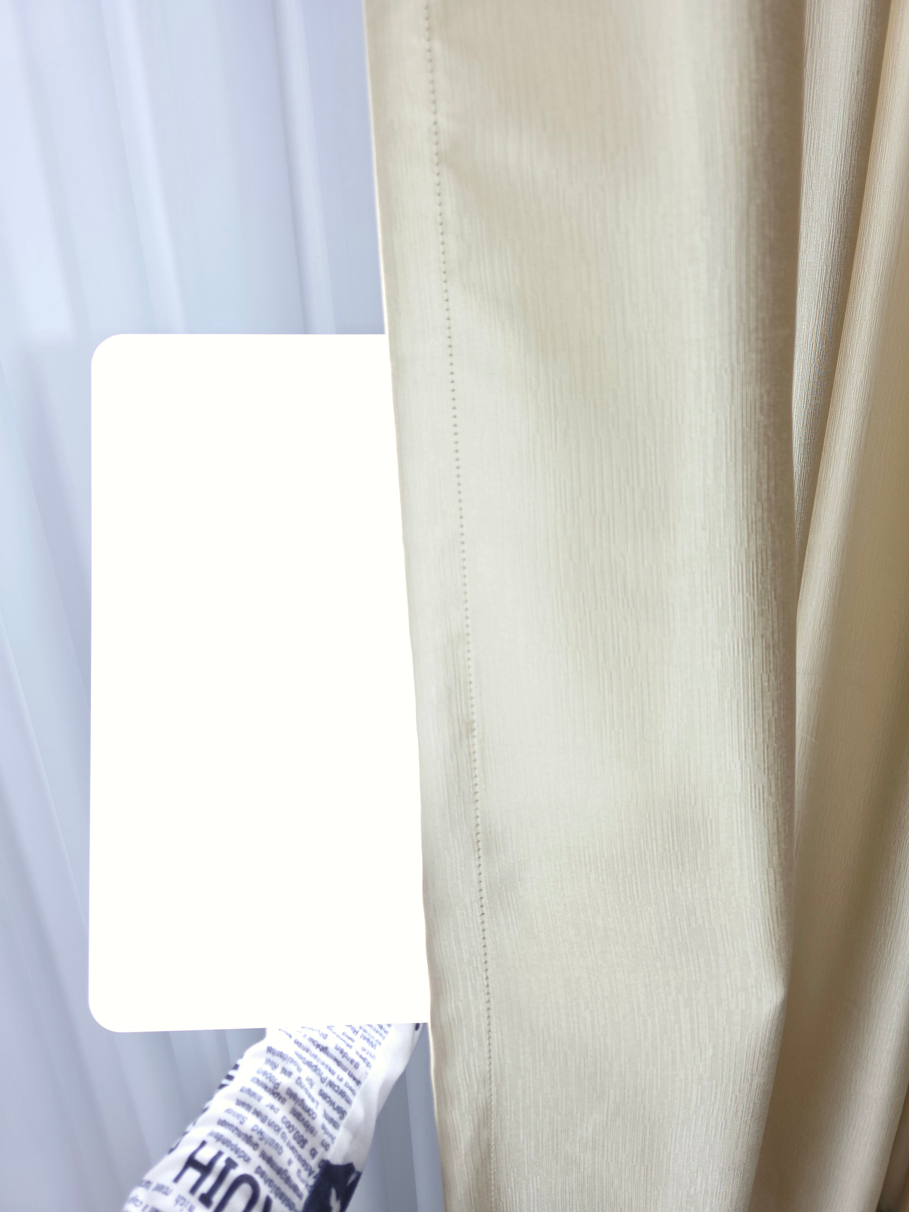 Colecția Noapte-Zi: Perdea voal alb premium si Draperie Paris blackout 100% opacă pe culoarea crem-auriu