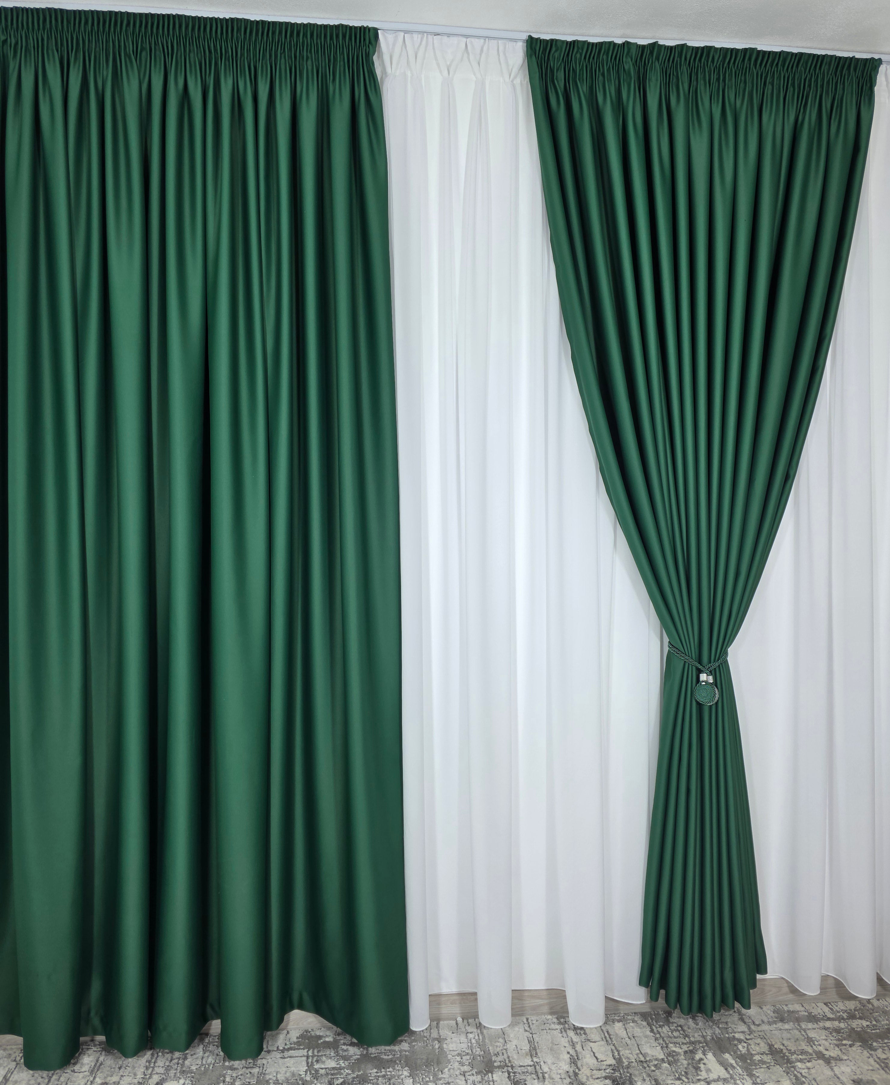 Colectia Blackout: Perdea Matase Alba Si Draperie Verde Smarald Blackout 98%