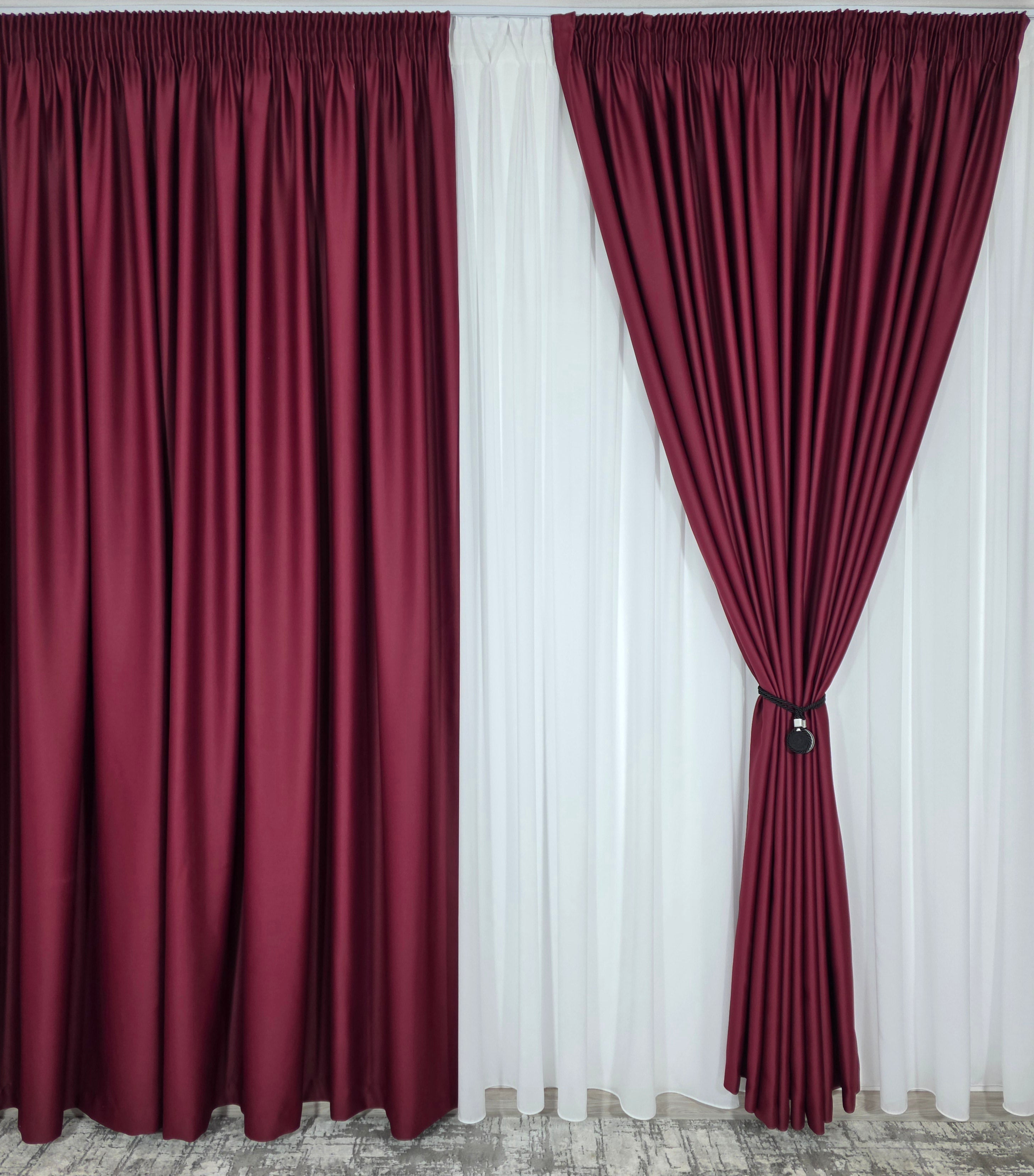 Colectia Blackout: Perdea Matase Alba Si Draperie Bordo Blackout 98%