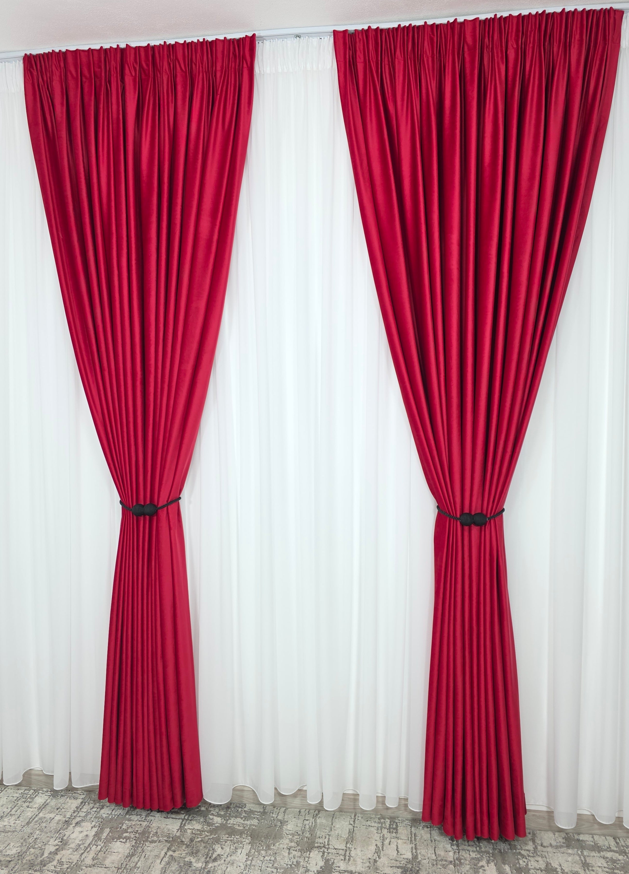 Set Nicoleta: perdea alba simpla voal si draperie catifea rosie