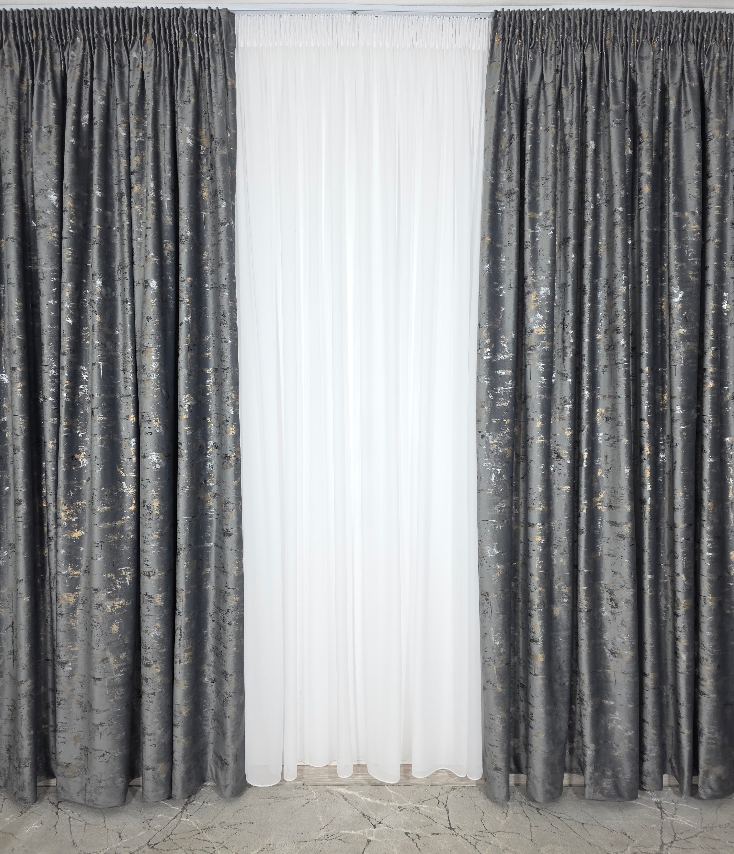 Colectia Elegance: Perdea Voal Premium Si Draperie Catifea Gri Inchis Cu Insertii model Golden