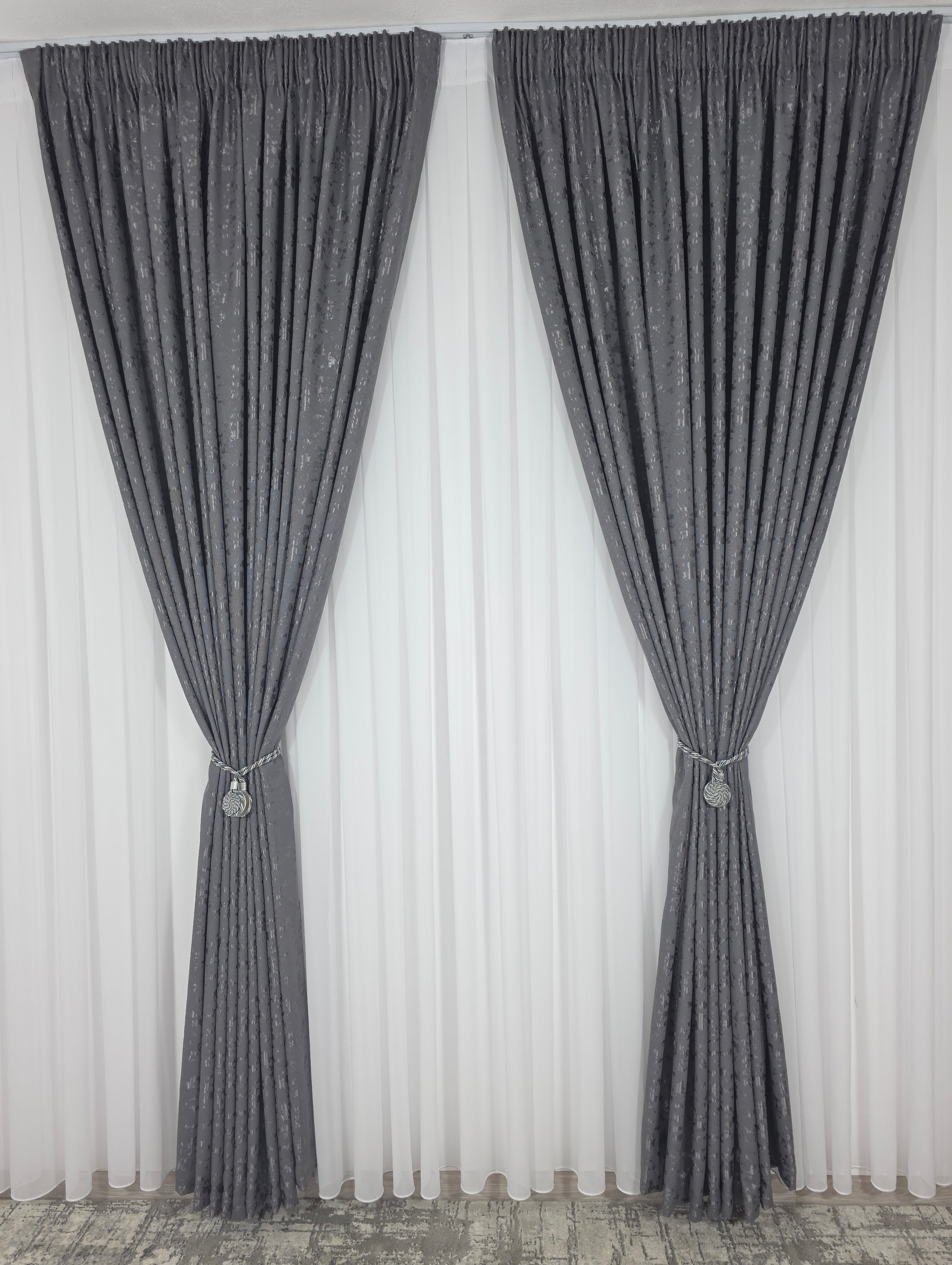 Set Los Angeles Gri Inchis: Perdea Alba Simpla si Draperie Tip Nisip
