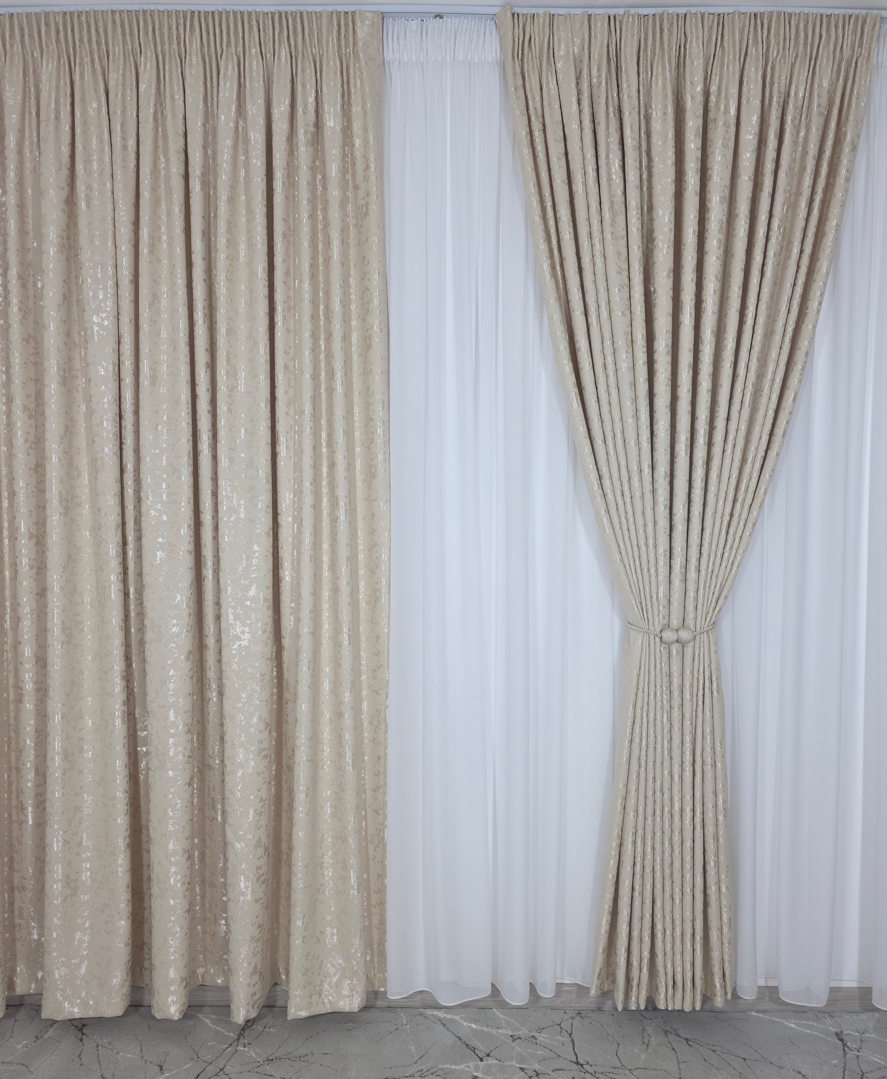 Set Los Angeles Crem: Perdea alba simpla si Draperie tip nisip