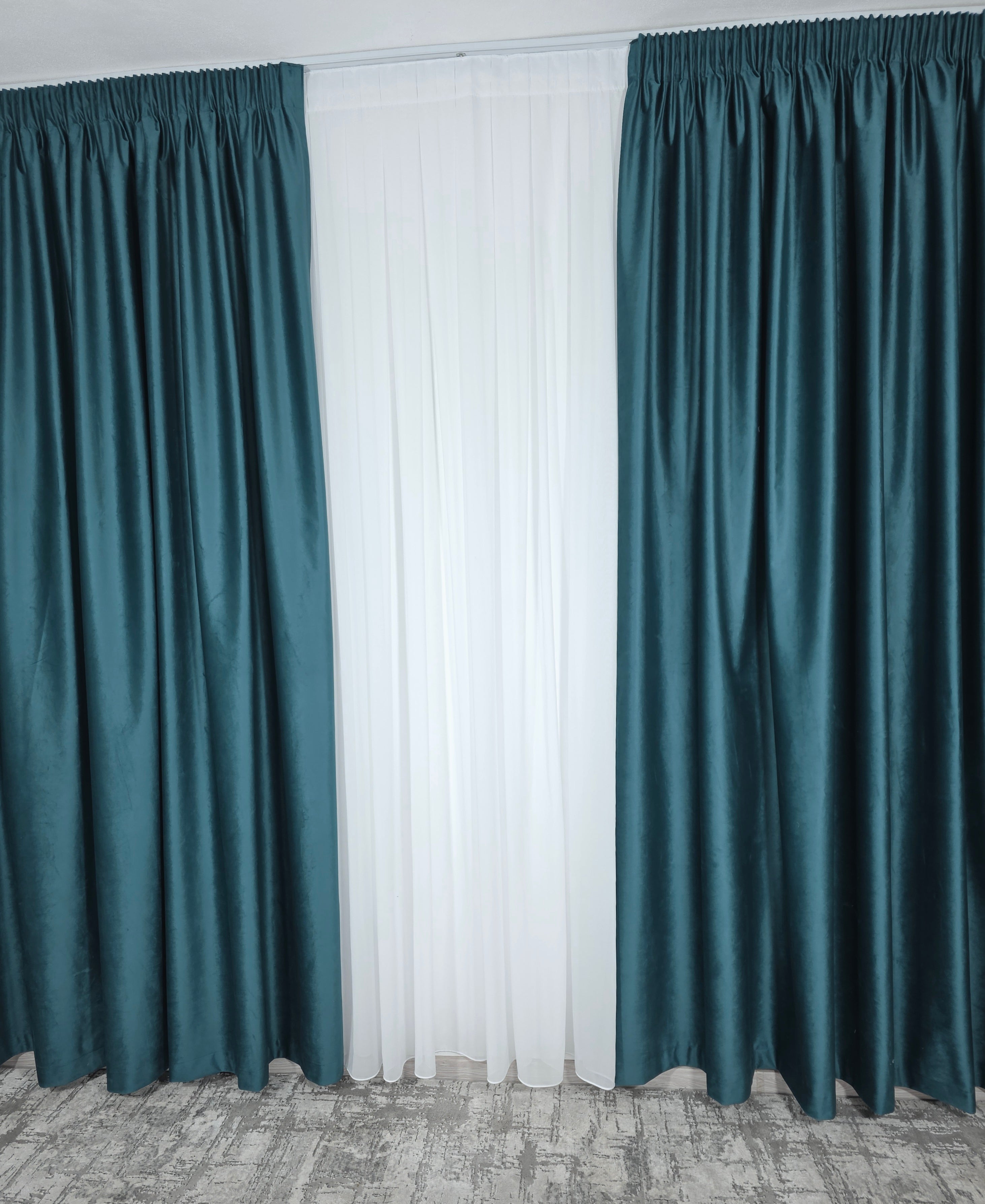 Set Premium: Perdea Matase Alb Imaculat și Draperie Verde Turcoaz Catifea Garantat Opacă Blackout 100%