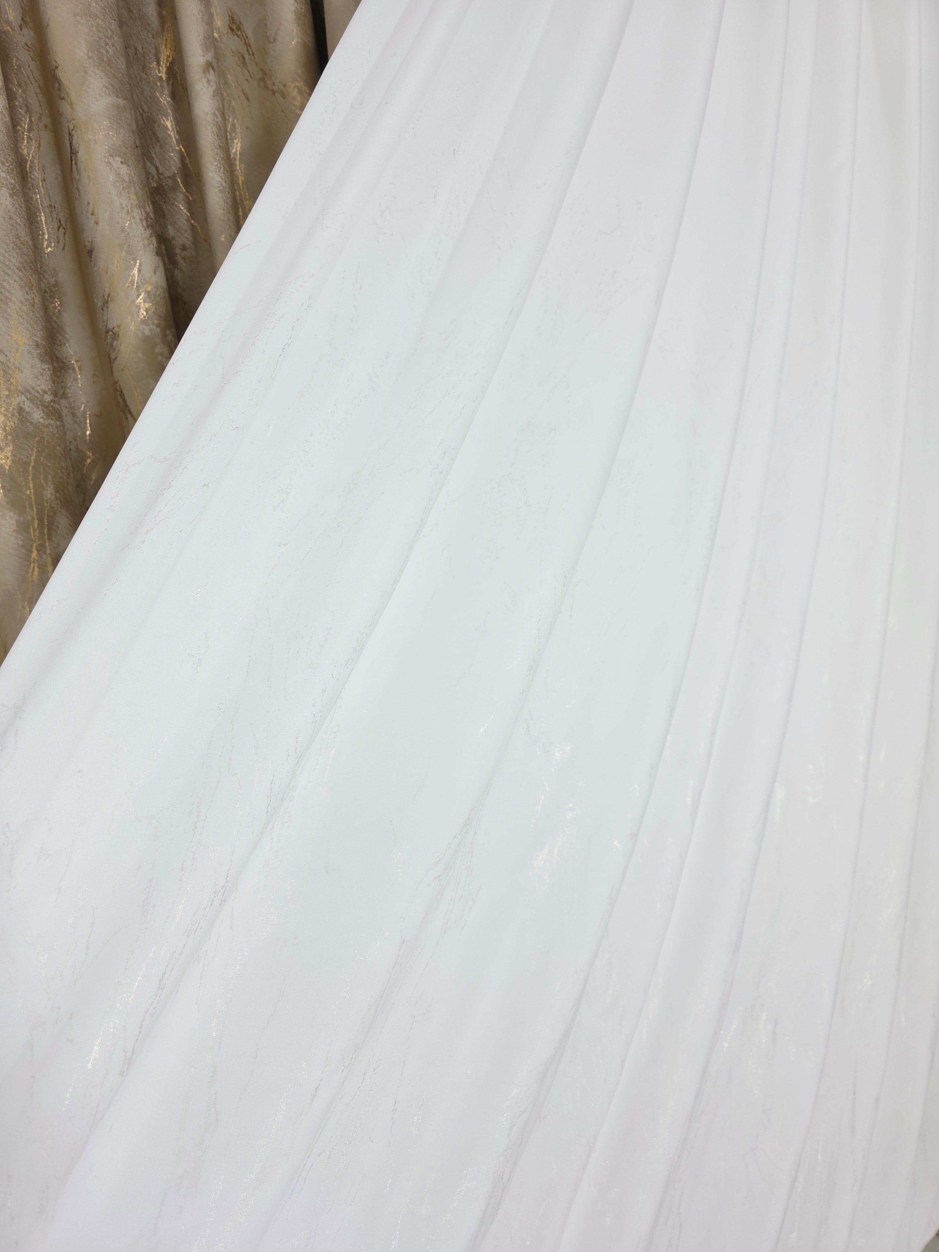 Colectia Venetia: perdea din matase cu insertii aurii varianta 3 si draperie din catifea cu insertii aurii - Auriu