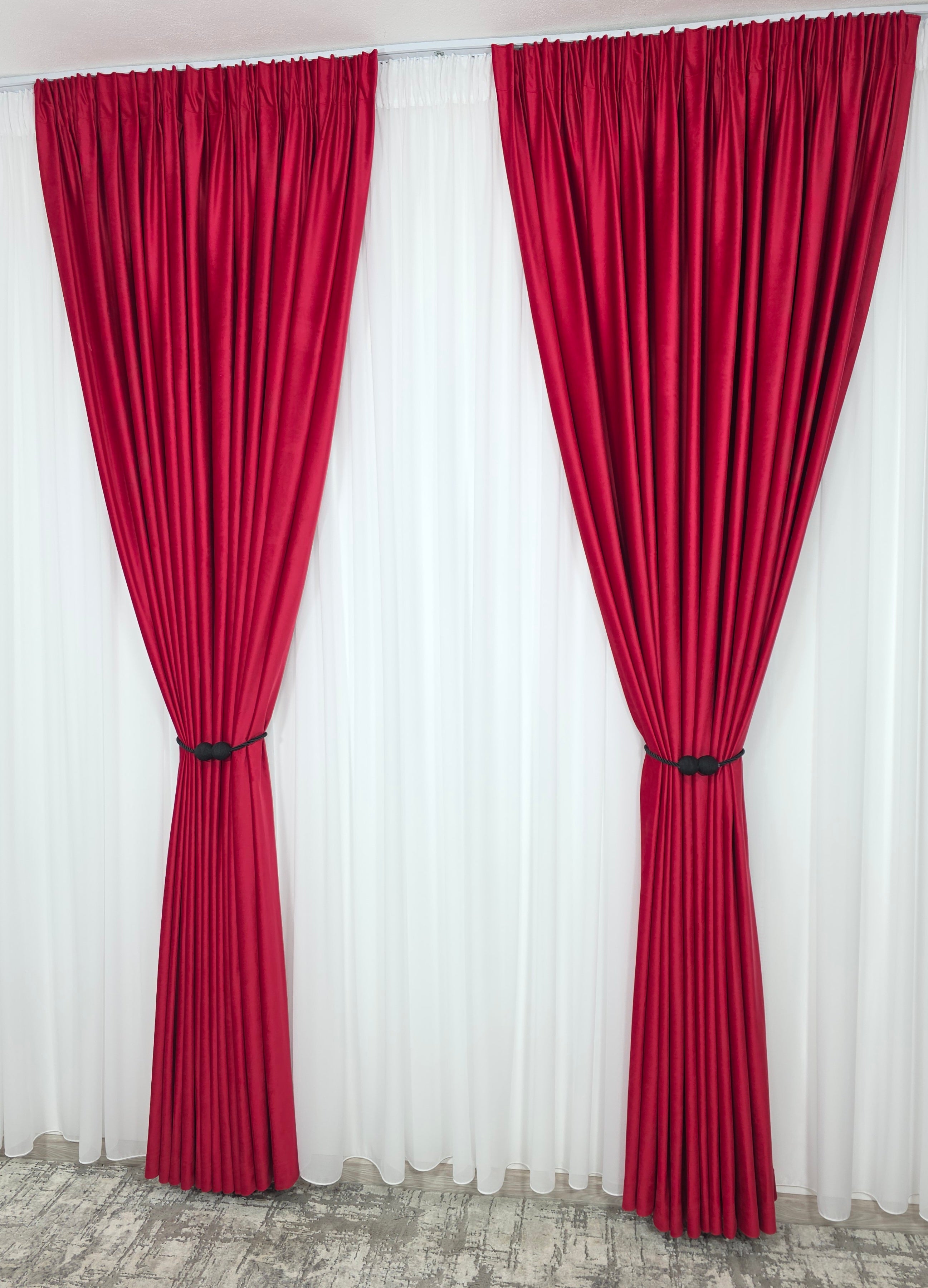Set Nicoleta: perdea alba simpla voal si draperie catifea rosie