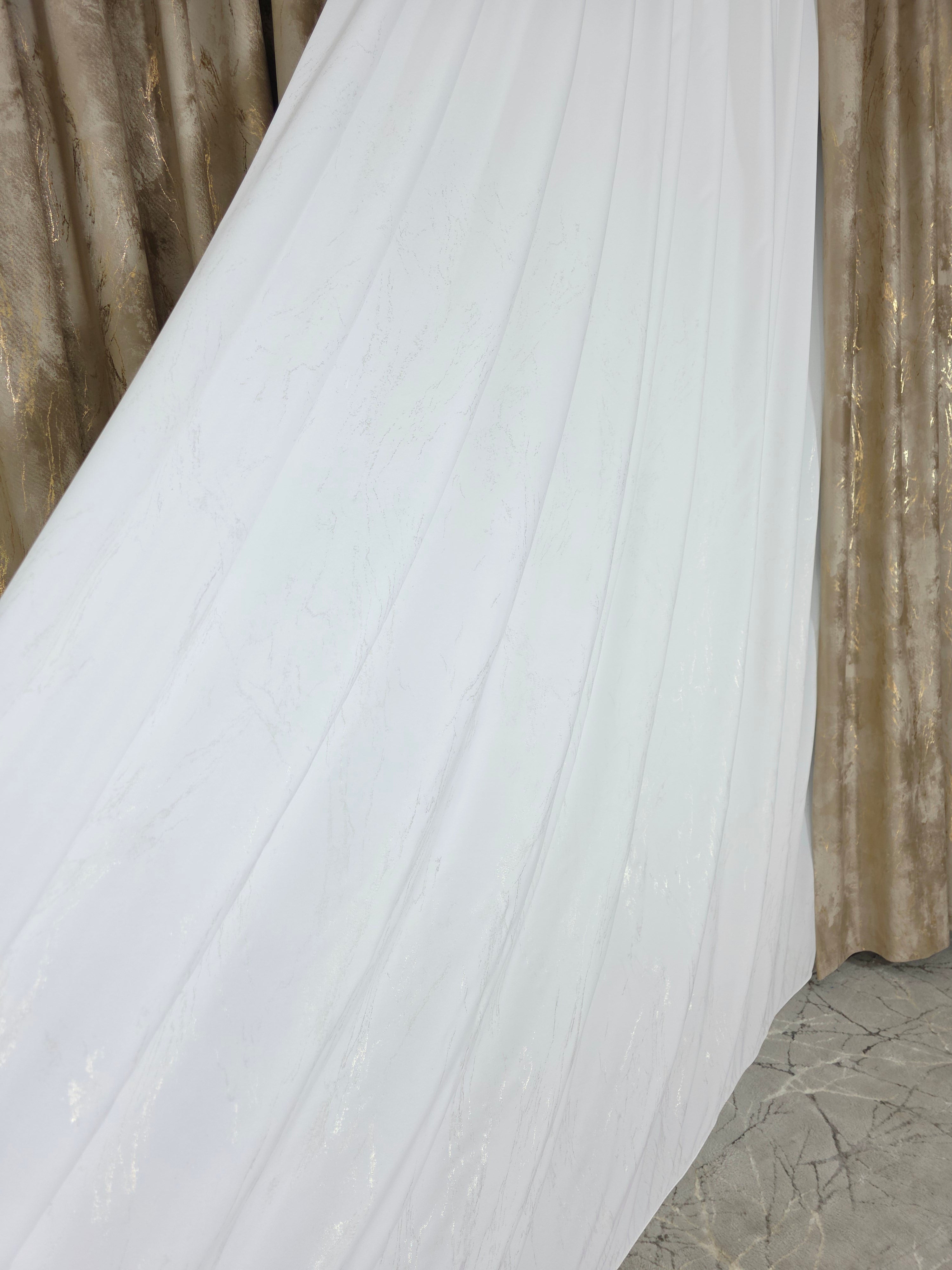Colectia Venetia: perdea din matase cu insertii aurii varianta 3 si draperie din catifea cu insertii aurii - Auriu
