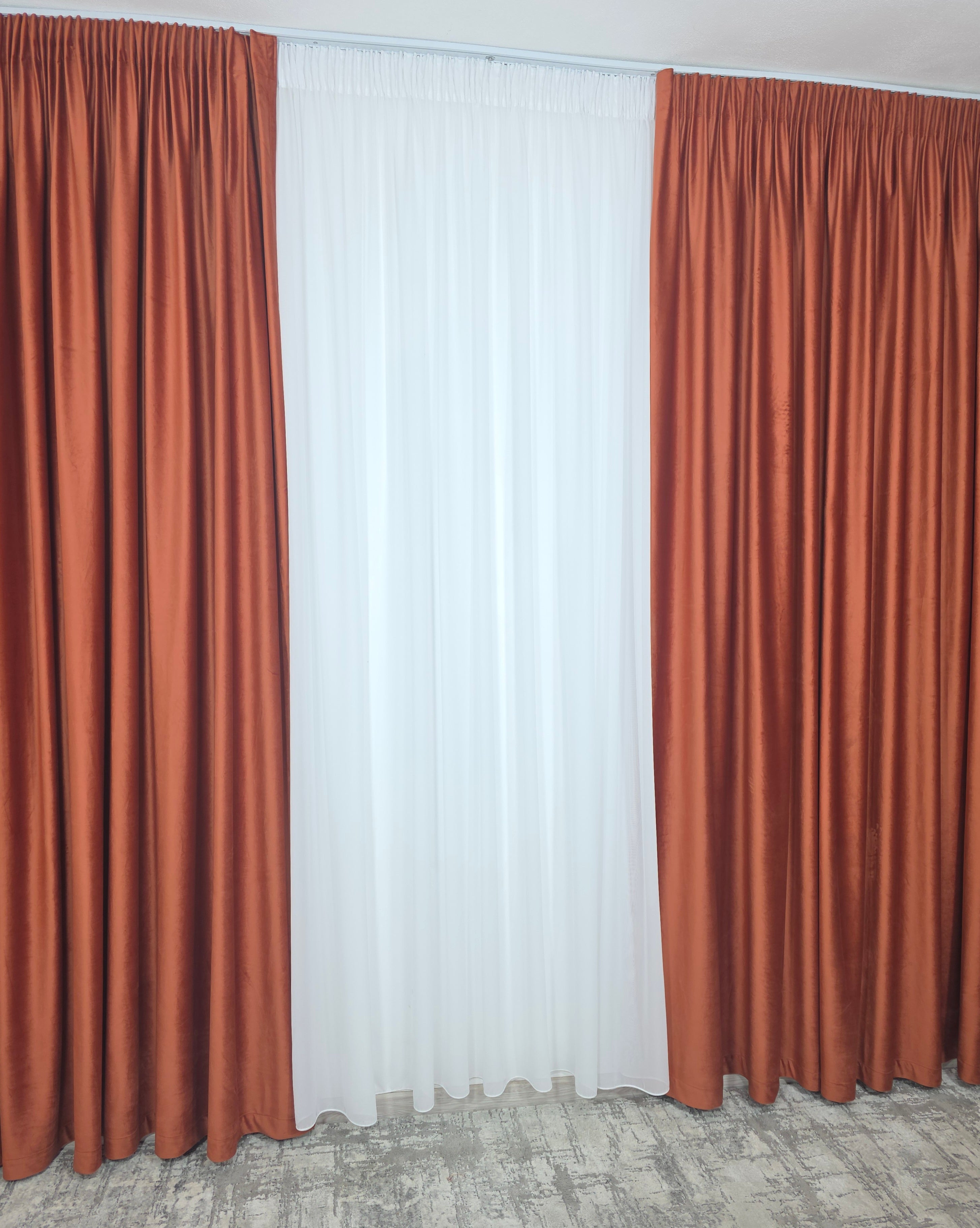 Set Ruginiu de Mai : Perdea Voal Premium Si Draperie Catifea Caramiziu