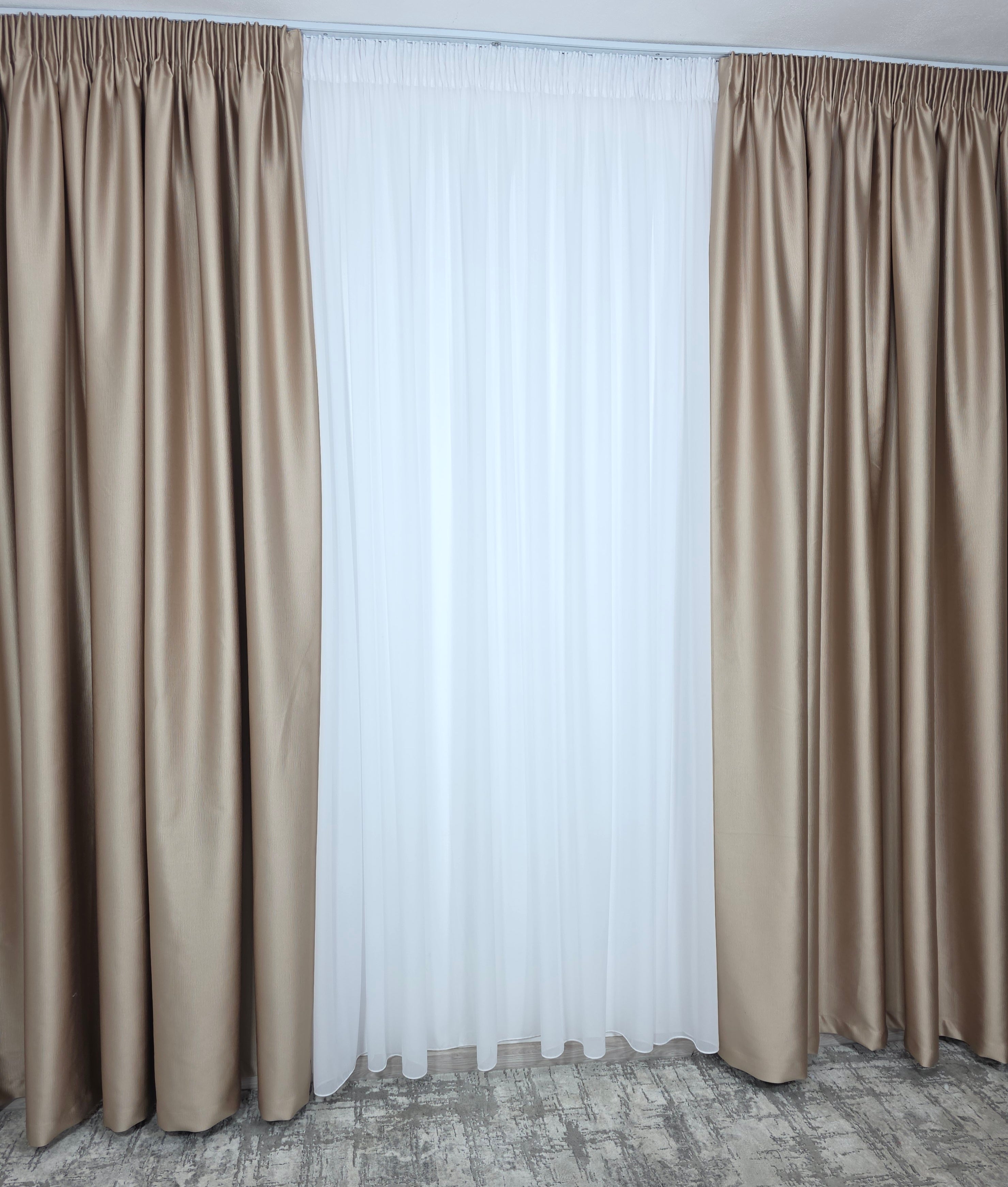 Colectia Noapte-Zi: Perdea voal alb premium si Draperie Paris blackout 100% opaca pe culoarea capucino