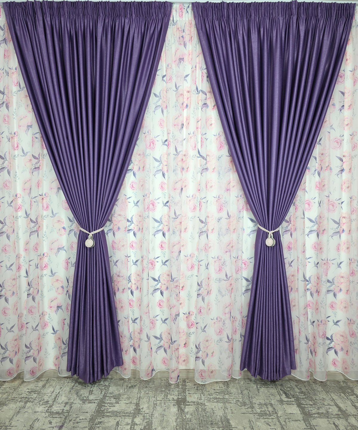 Set Gratiela: Perdea Din Voal Cu Model Floral Si Draperie Soft Mov Semi-Opaca