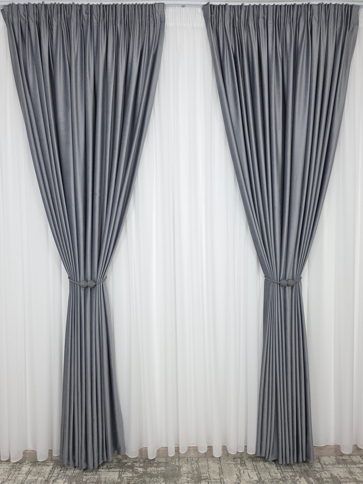 Set Gri Ciment: Perdea Voal Premium Si Draperie Catifea Gri Mediu
