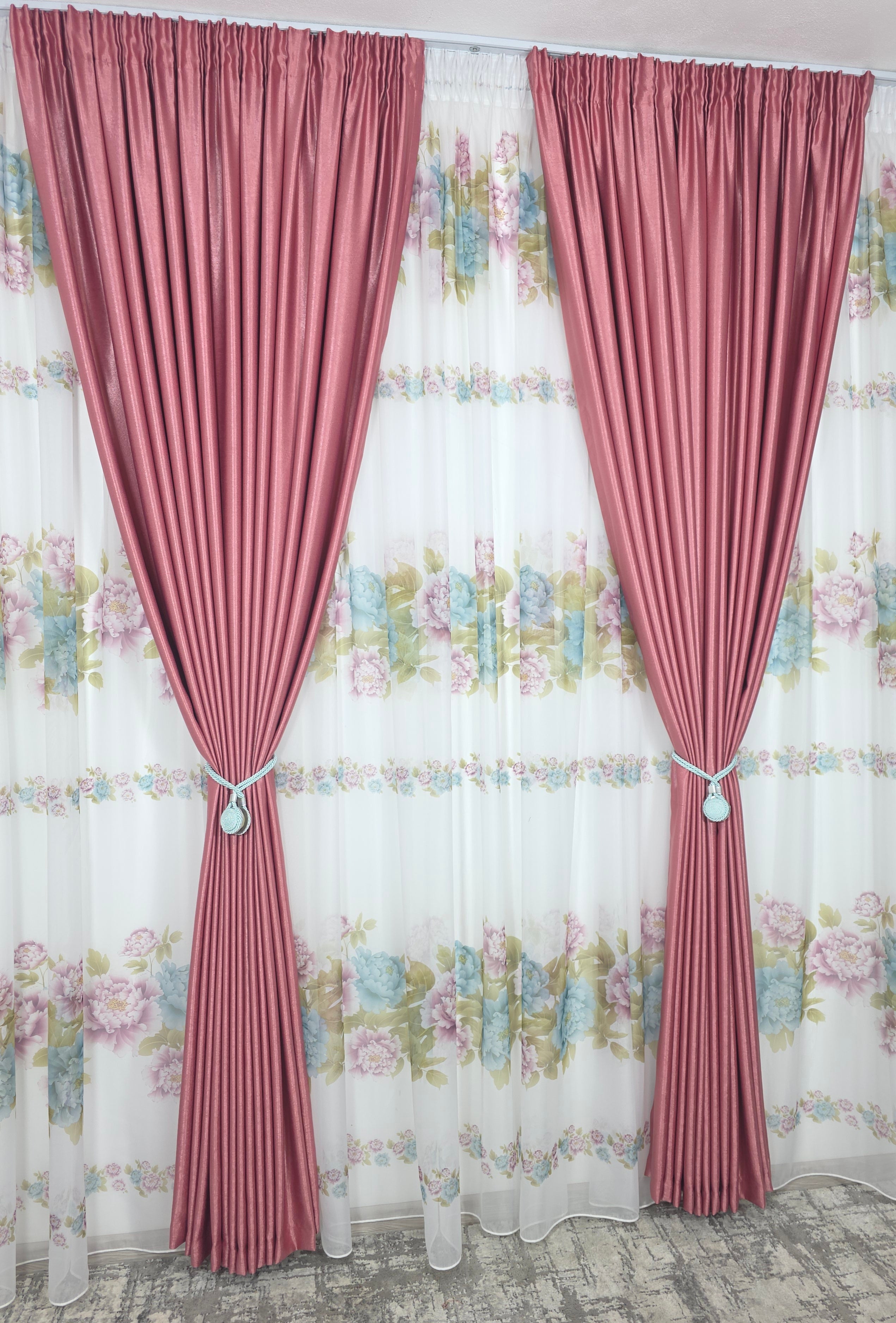 Set Jardin: Perdea Din Voal Cu Model Floral Si Draperie Soft Roz Semi-Opaca