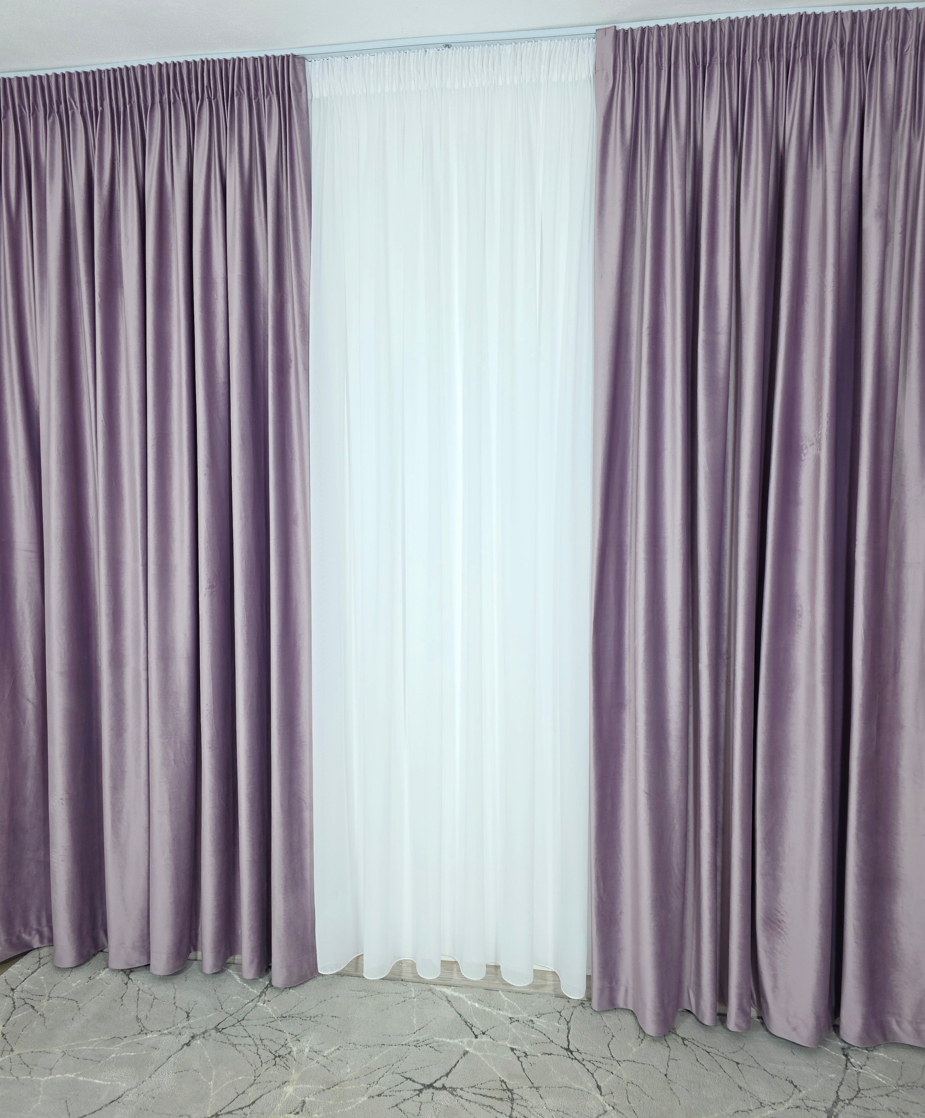 Set Suzana: Perdea Albă Din Voal Si Draperie Catifea Mov Lila