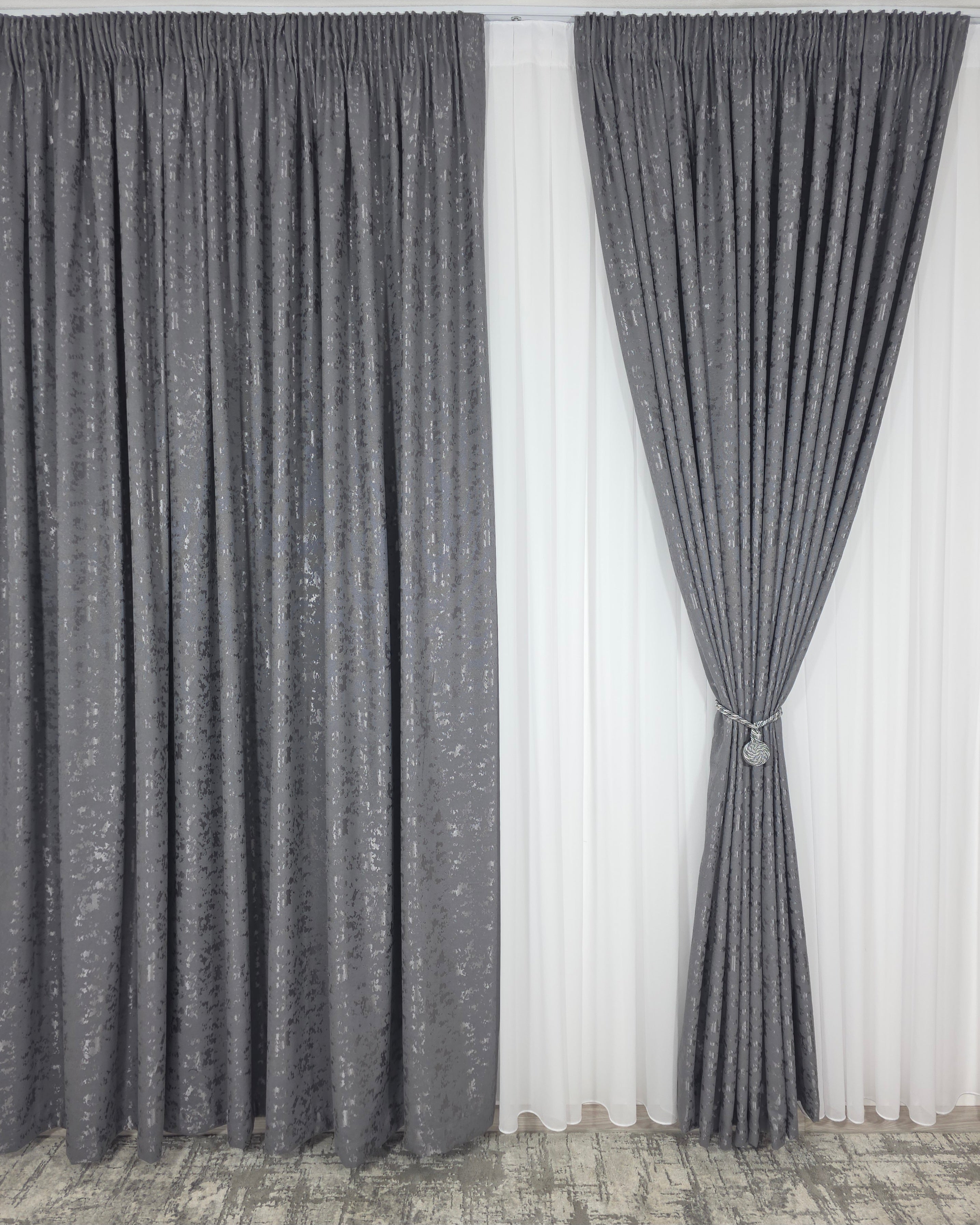 Set Los Angeles Gri Inchis: Perdea Alba Simpla si Draperie Tip Nisip