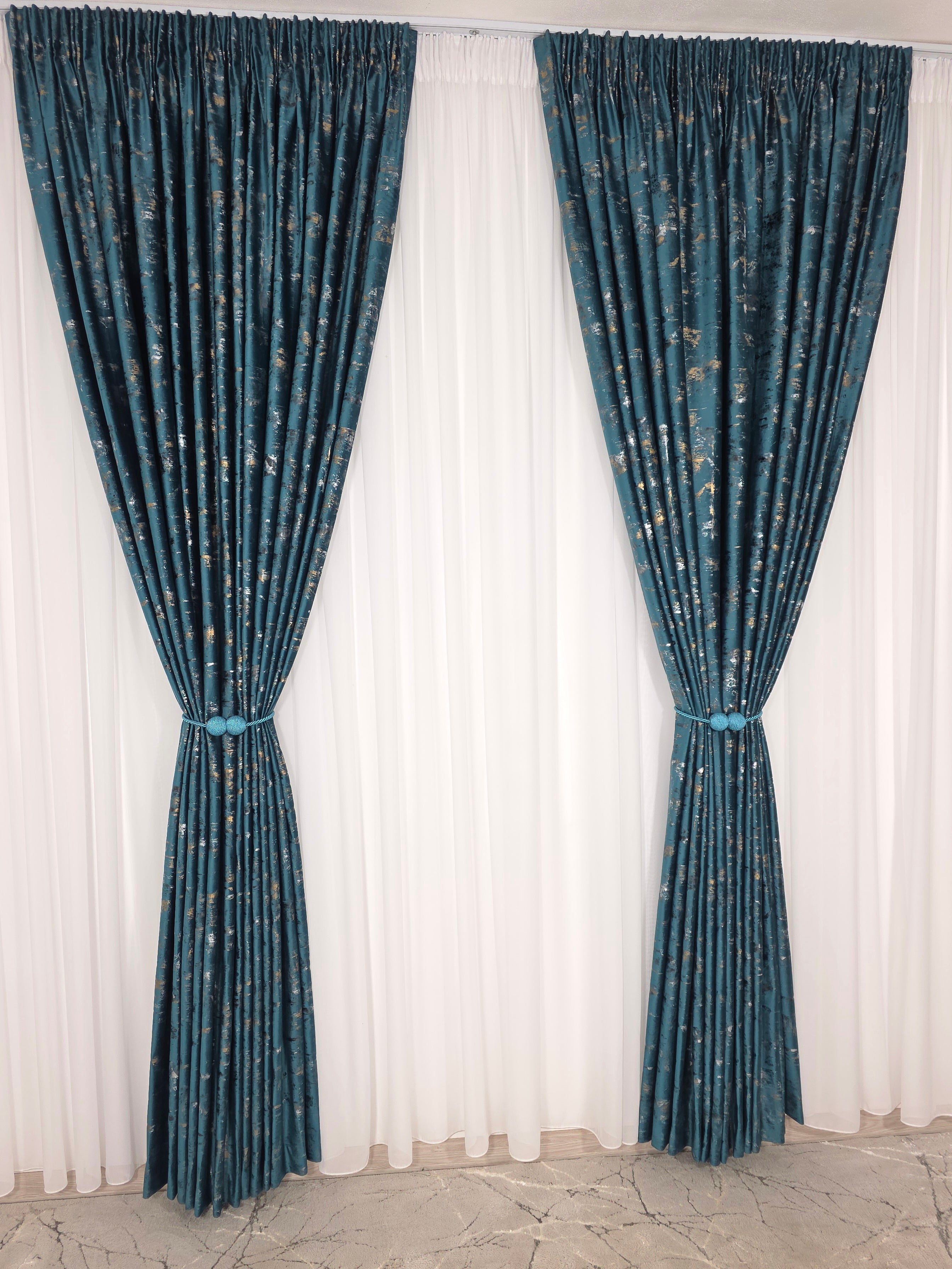Colectia Elegance: Perdea Voal Premium Si Draperie Catifea Turcoaz Cu Insertii model Golden
