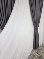Colectia Blackout: Perdea Matase Alba Si Draperie Gri Inchis Blackout 98%
