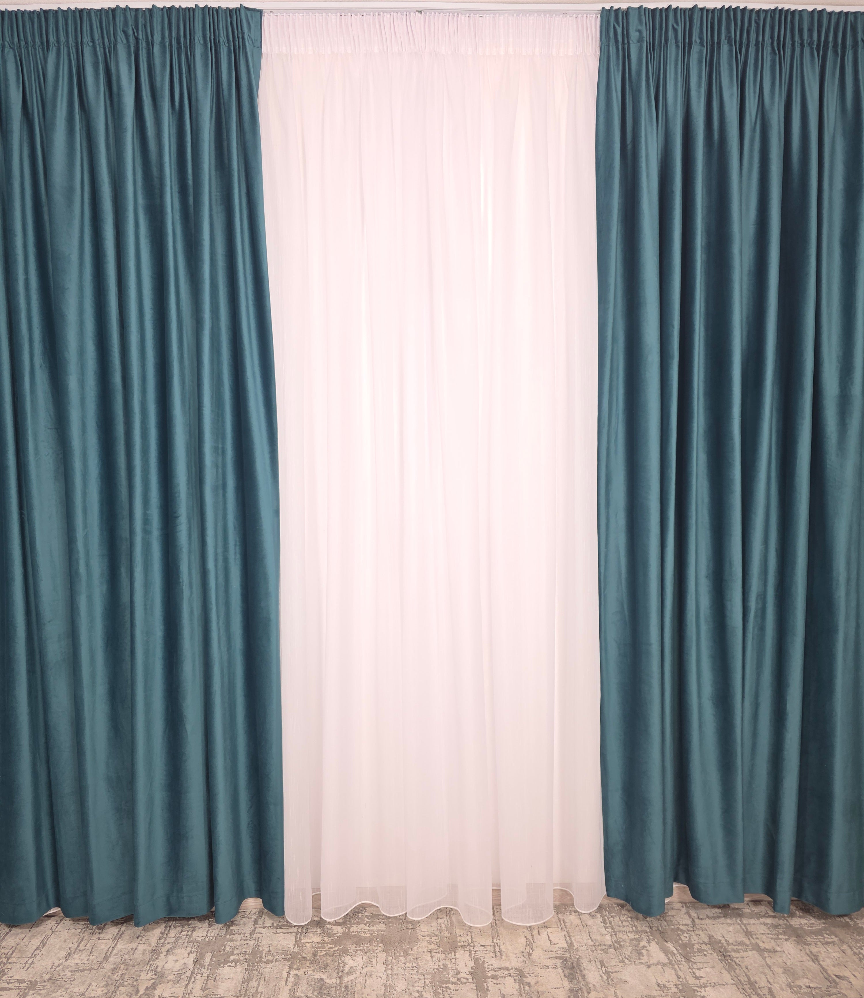 Set Daniela: Perdea Sable Alba plina ca textura Si Draperie Catifea Verde-Turcoaz