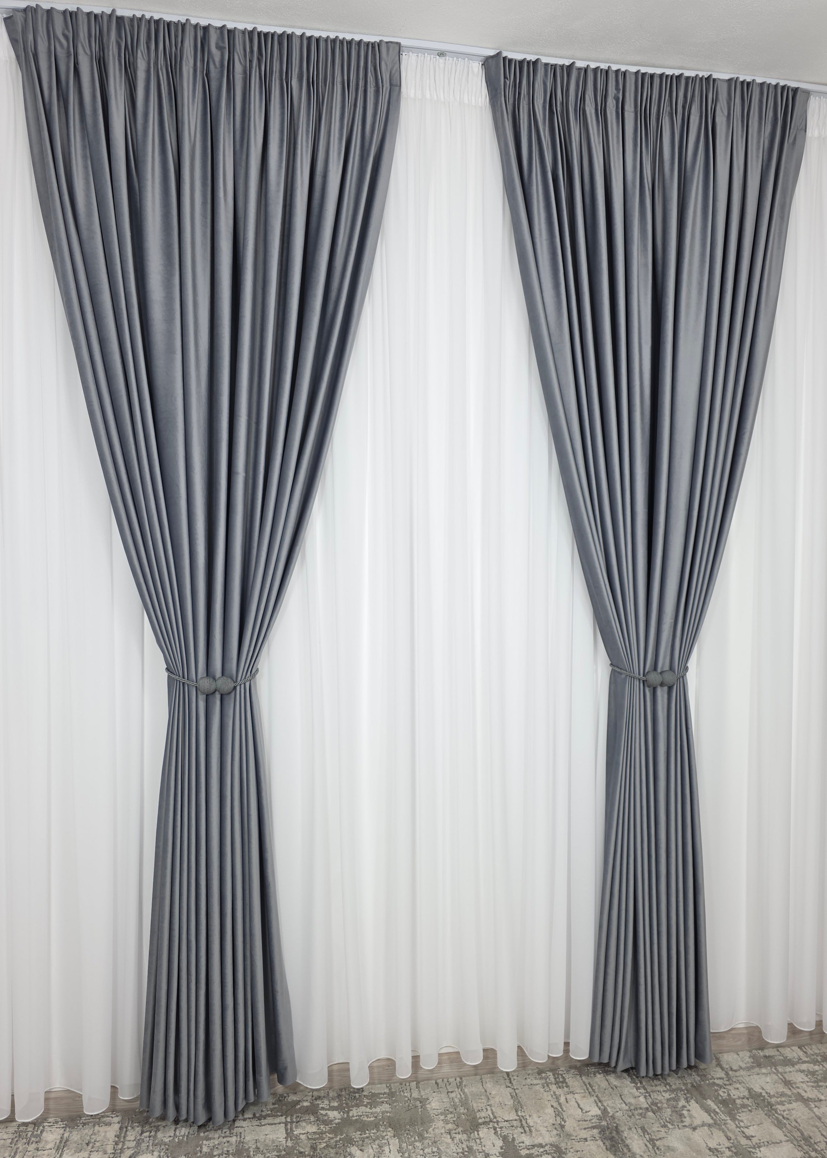 Set Gri Ciment: Perdea Voal Premium Si Draperie Catifea Gri Mediu