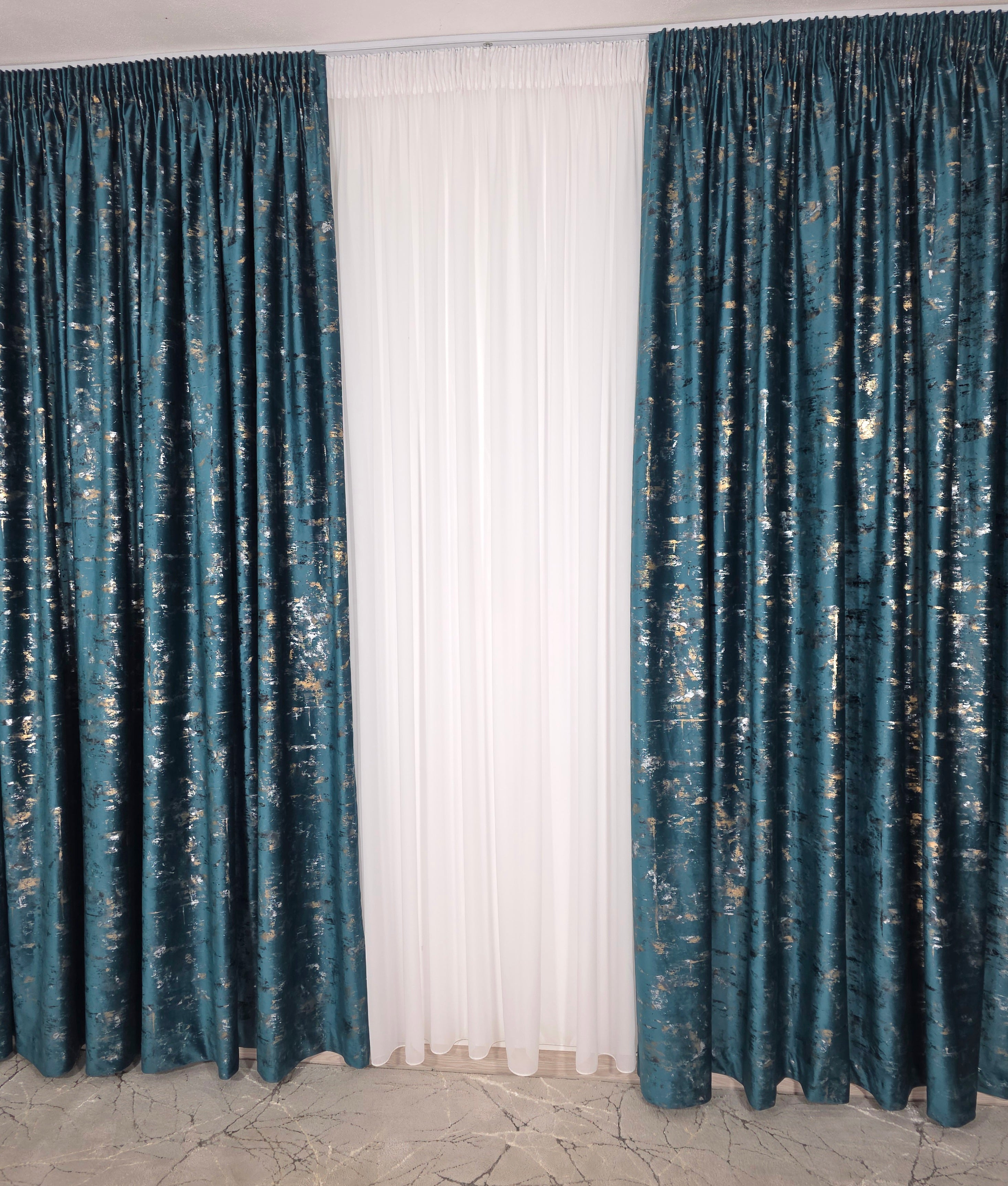Colectia Elegance: Perdea Voal Premium Si Draperie Catifea Turcoaz Cu Insertii model Golden