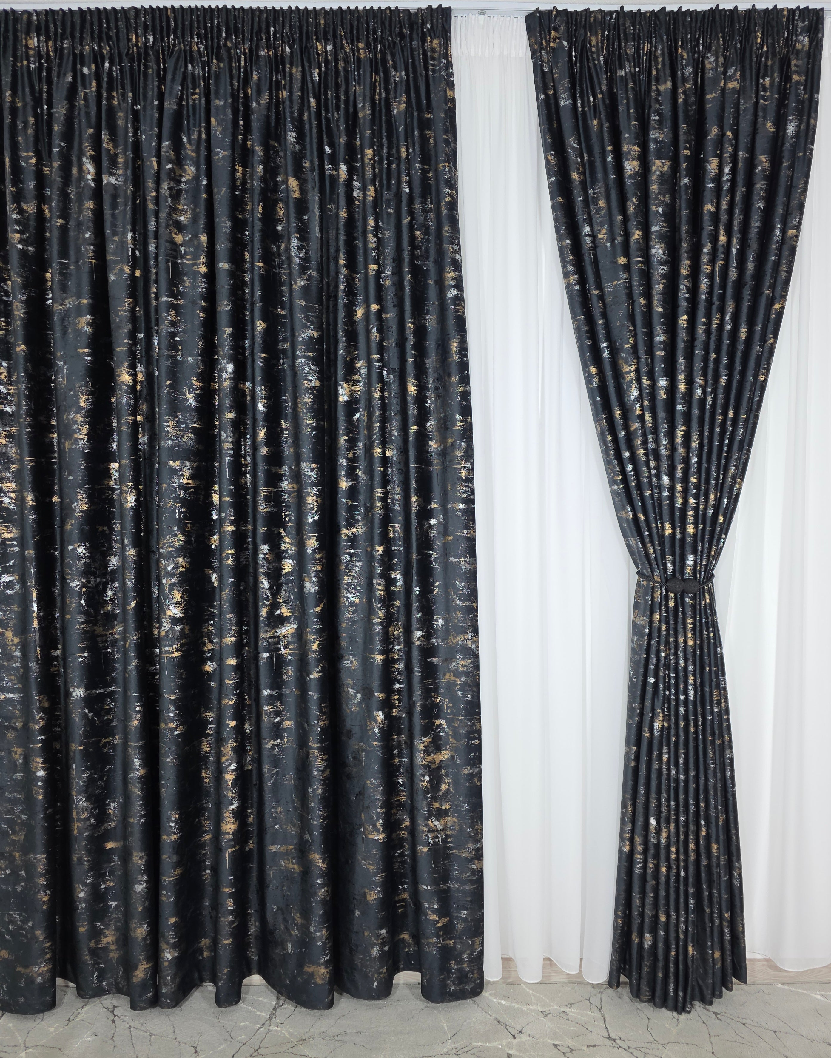 Colectia Elegance: Perdea Voal Premium Si Draperie Catifea Neagra Cu Insertii model Golden