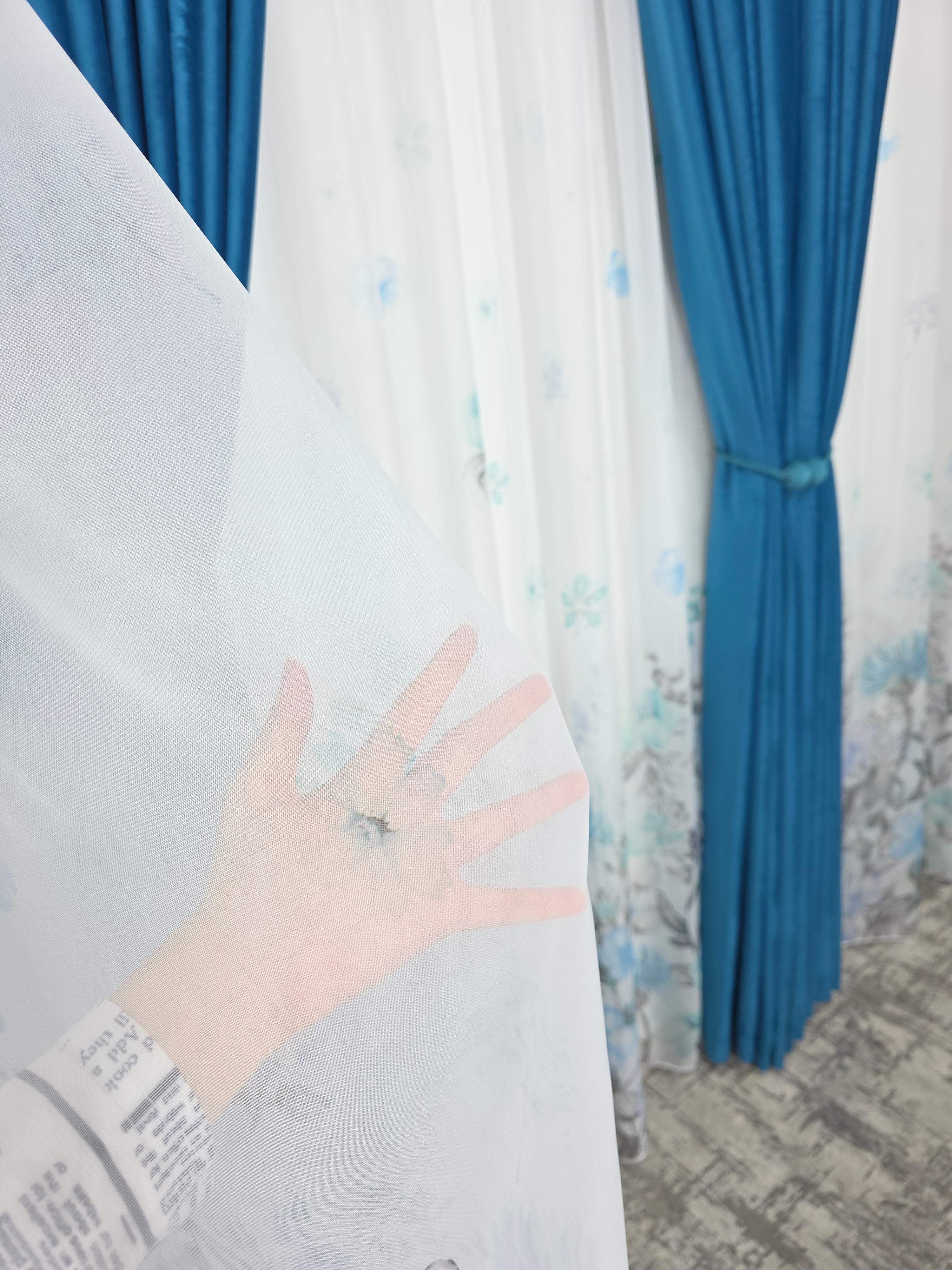 Set Laguna de Safir: Perdea Din Voal Cu Model Floral Si Draperie Catifea Turcoaz Azur