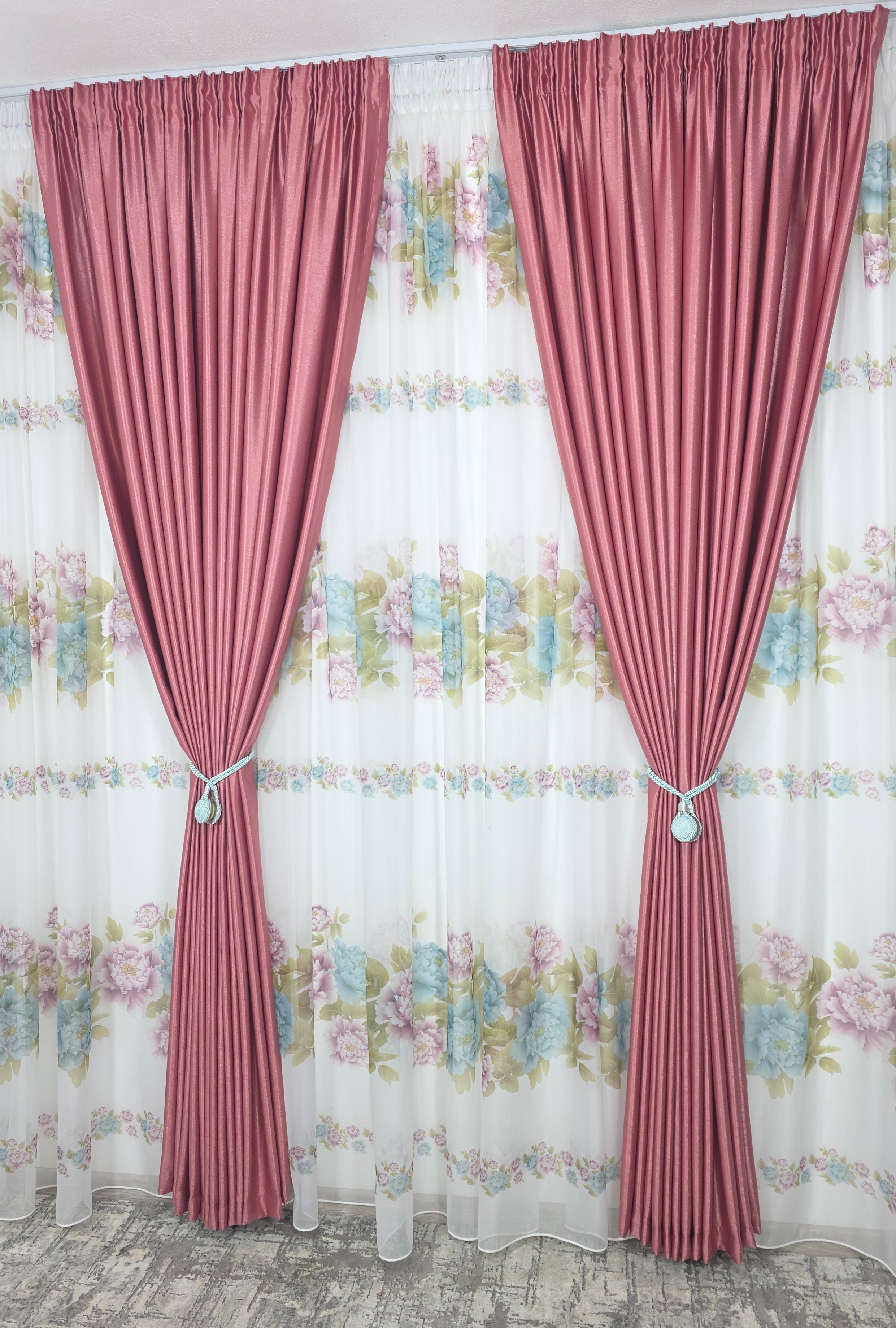 Set Jardin: Perdea Din Voal Cu Model Floral Si Draperie Soft Roz Semi-Opaca