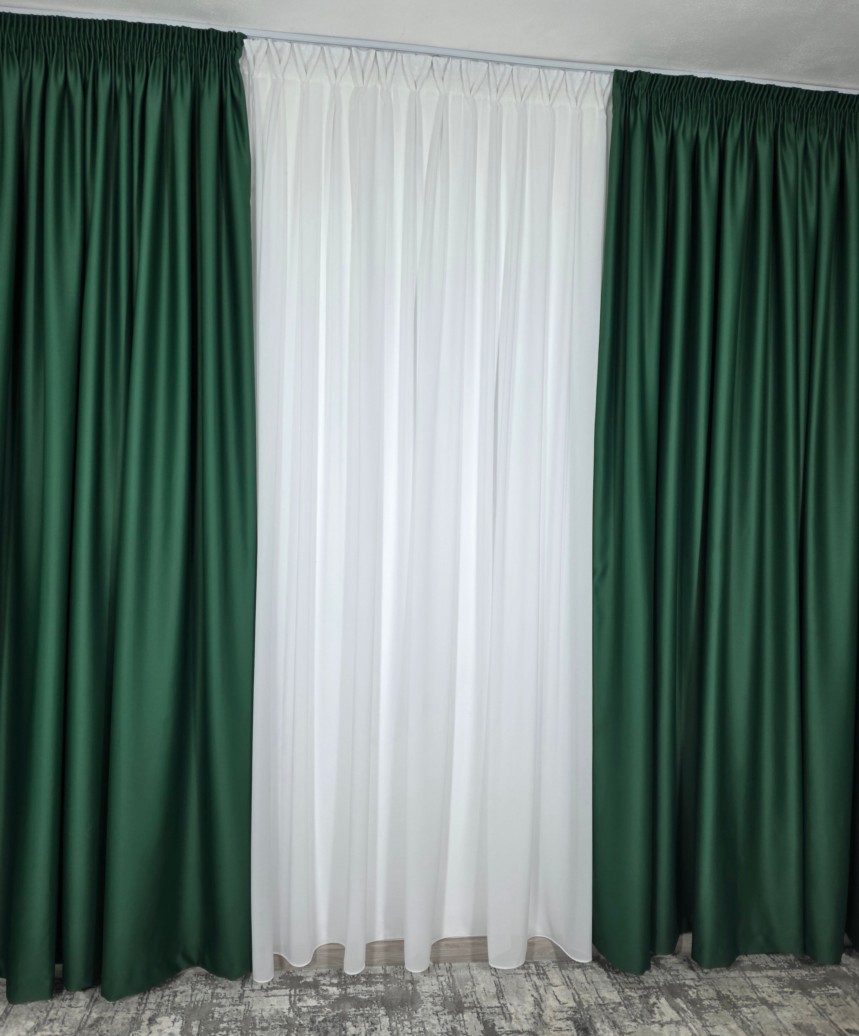 Colectia Blackout: Perdea Matase Alba Si Draperie Verde Smarald Blackout 98%