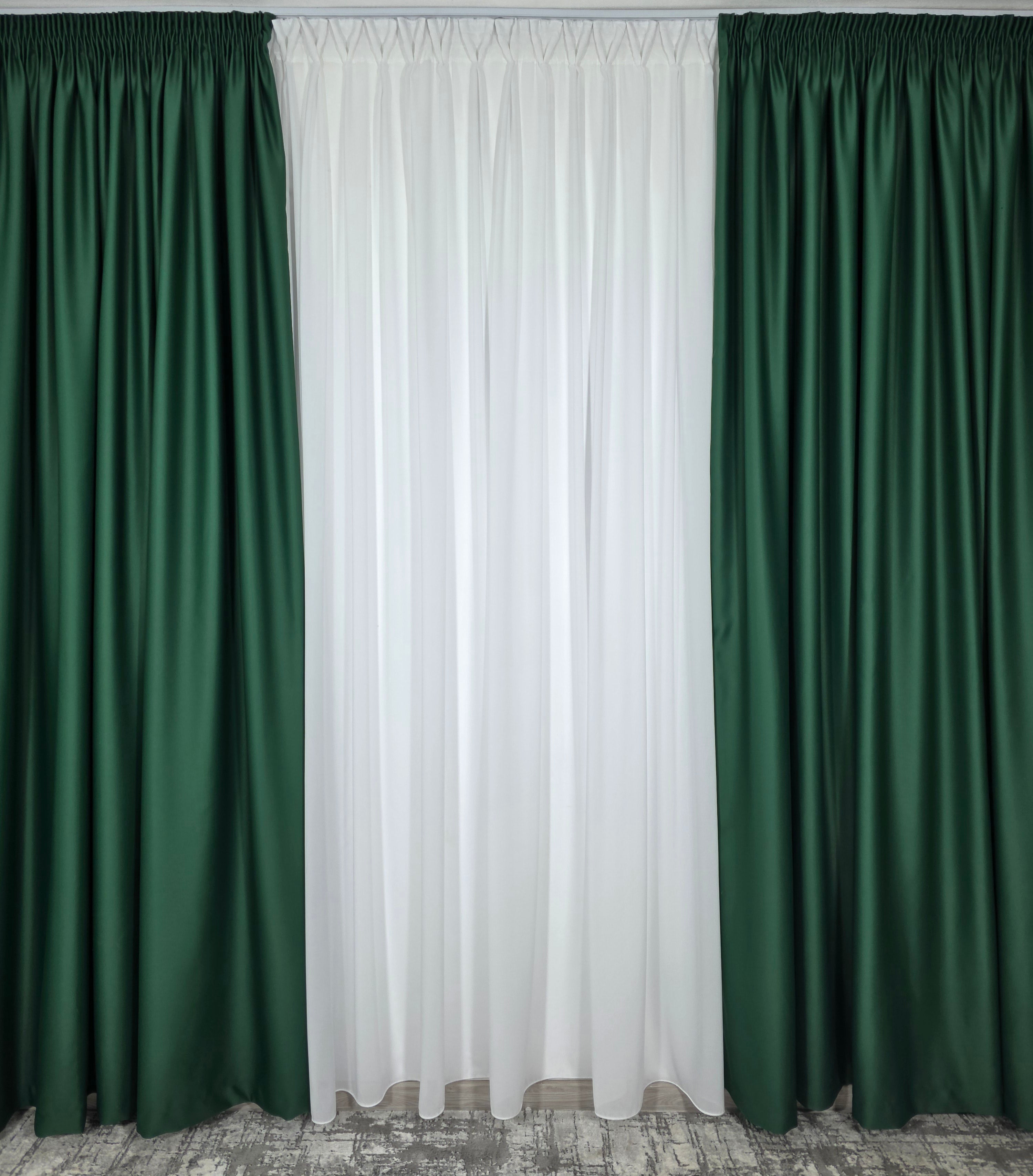 Colectia Blackout: Perdea Matase Alba Si Draperie Verde Smarald Blackout 98%