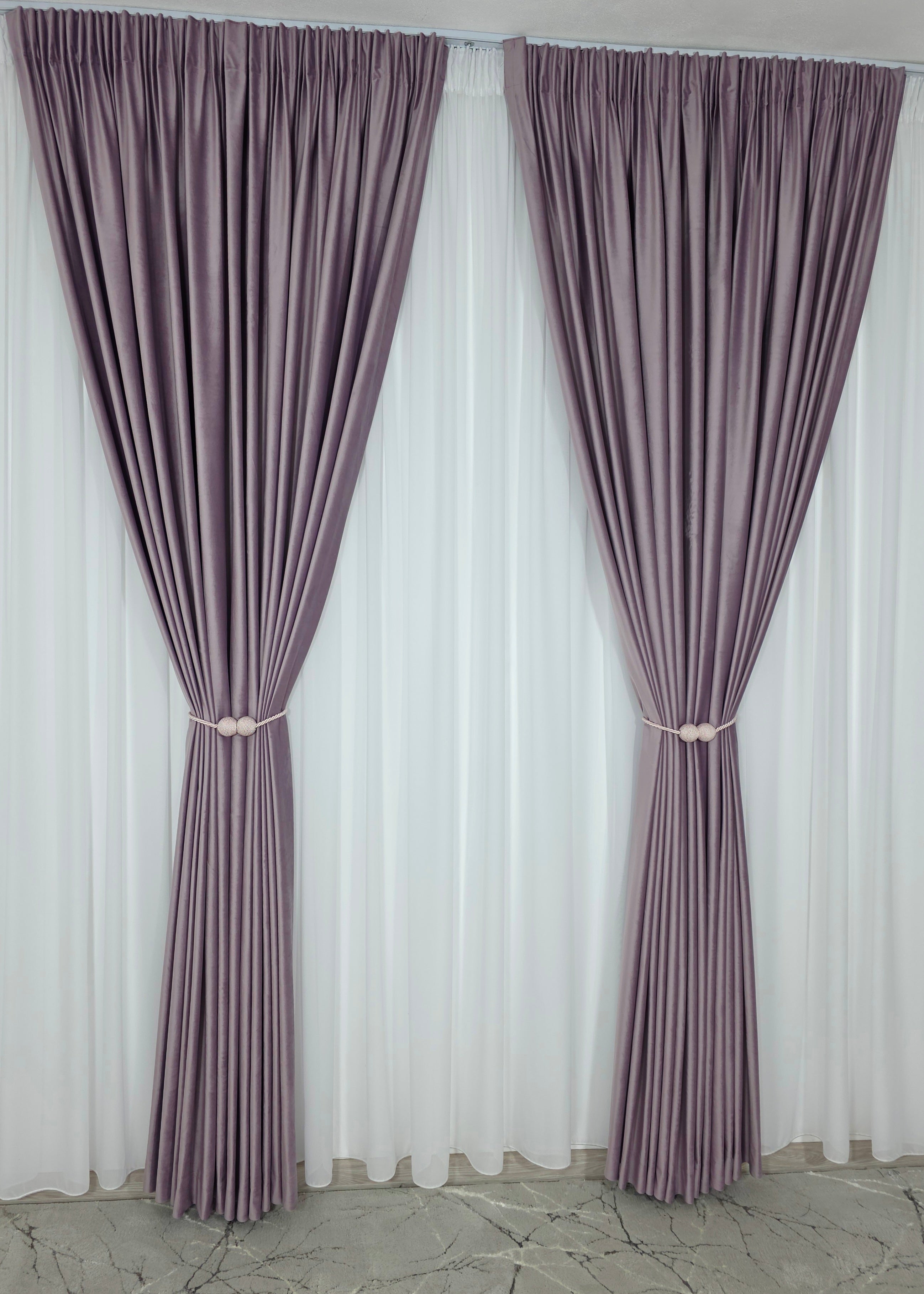 Set Suzana: Perdea Albă Din Voal Si Draperie Catifea Mov Lila