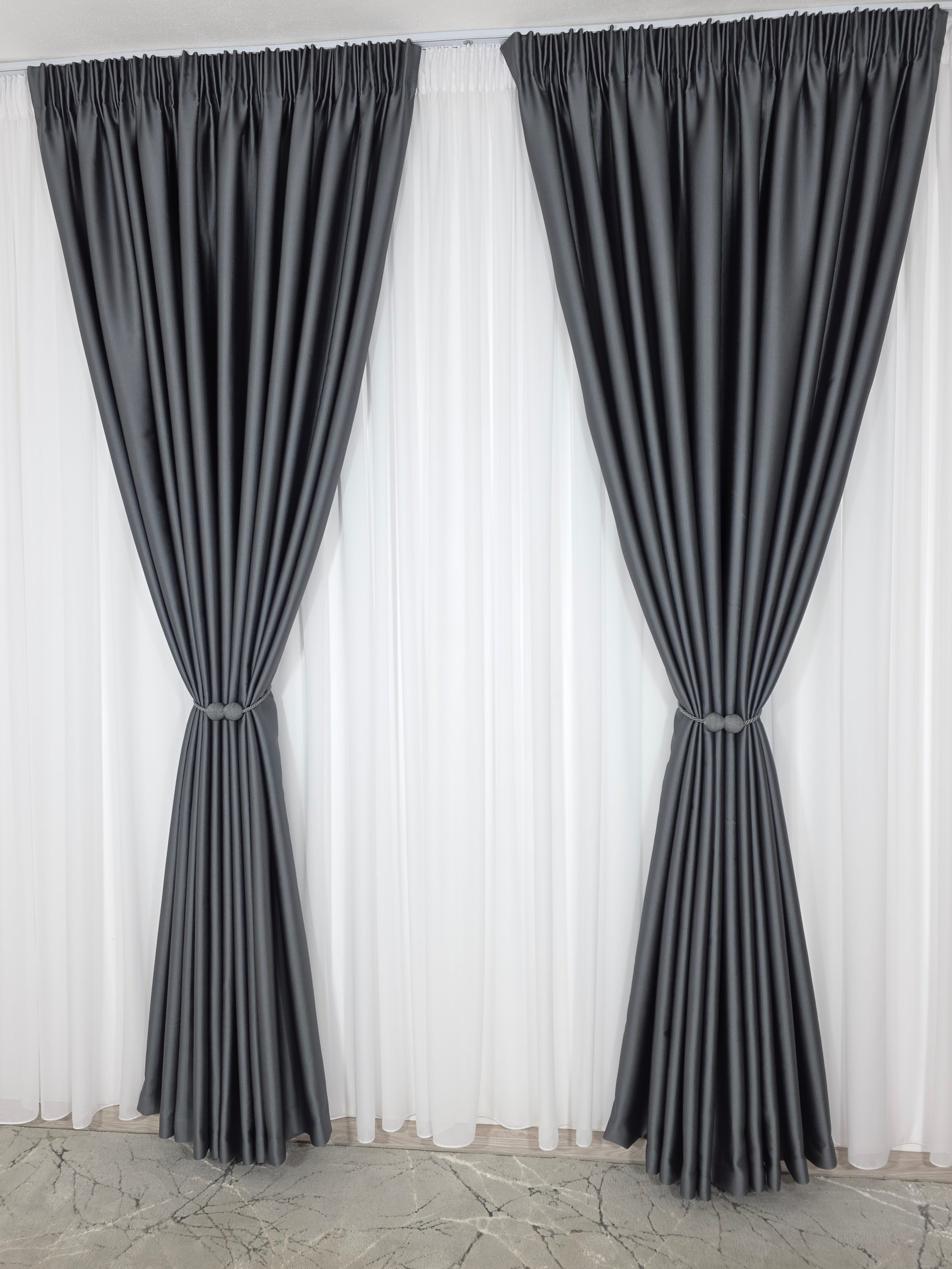 Colectia Noapte-Zi: Perdea voal alb premium si Draperie Paris blackout 100% opaca pe culoarea gri inchis