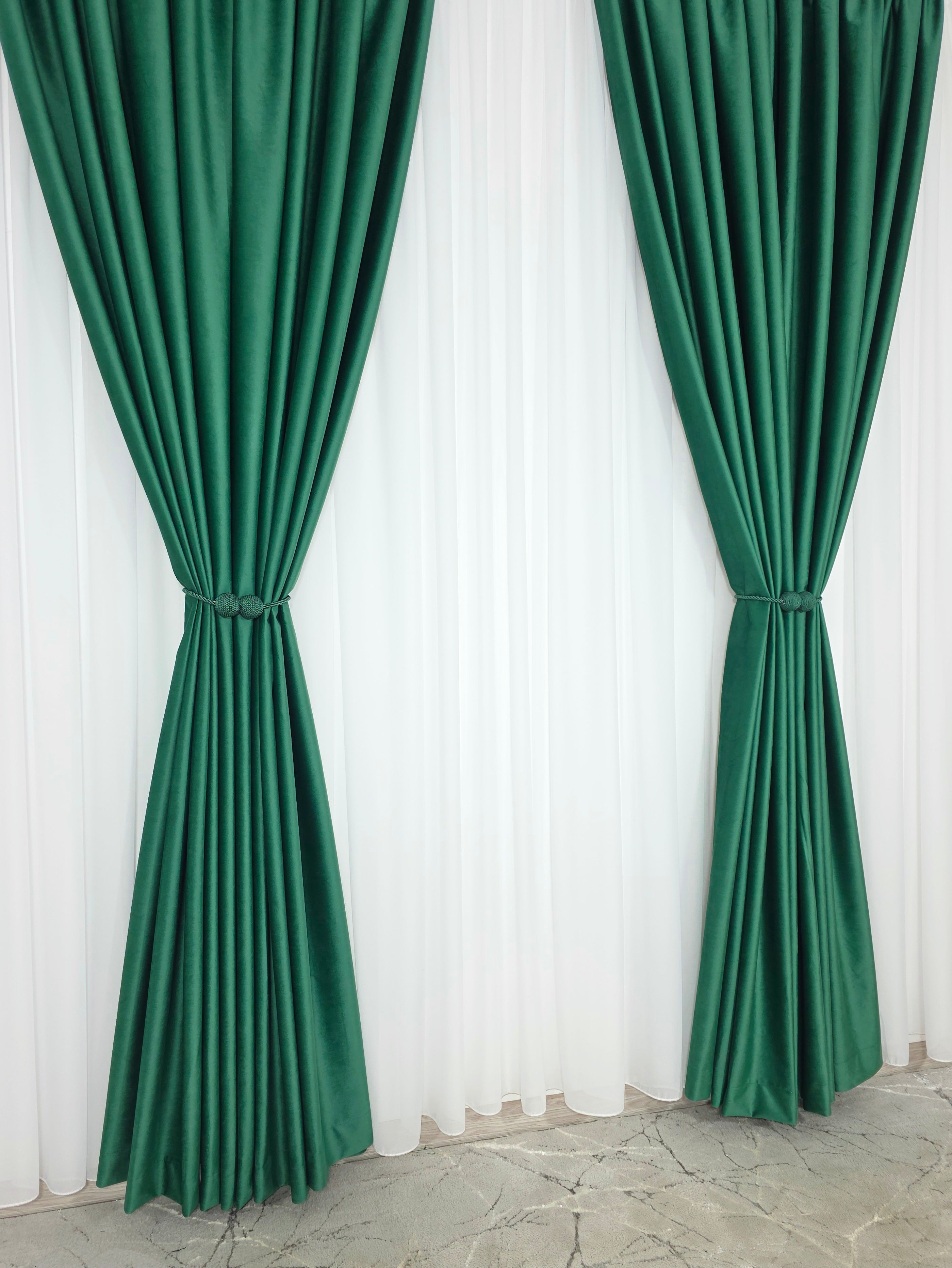 Set Premium: Perdea Matase Alba și Draperie Verde Smarald Catifea Garantat Opacă Blackout 100%